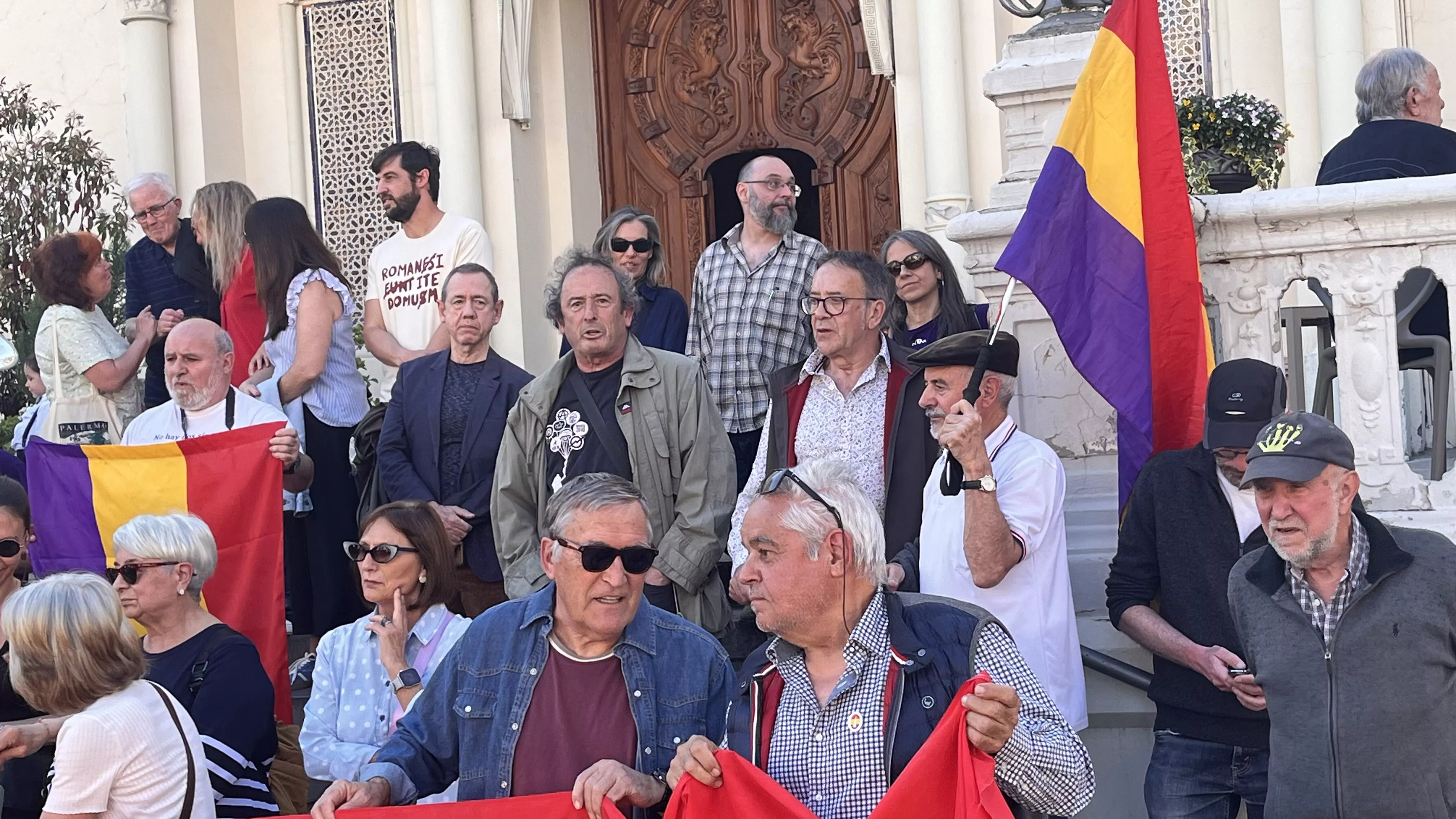 Manifestación en Huesca para celebrar el aniversario de la Segunda República. Foto Mercedes Manterola