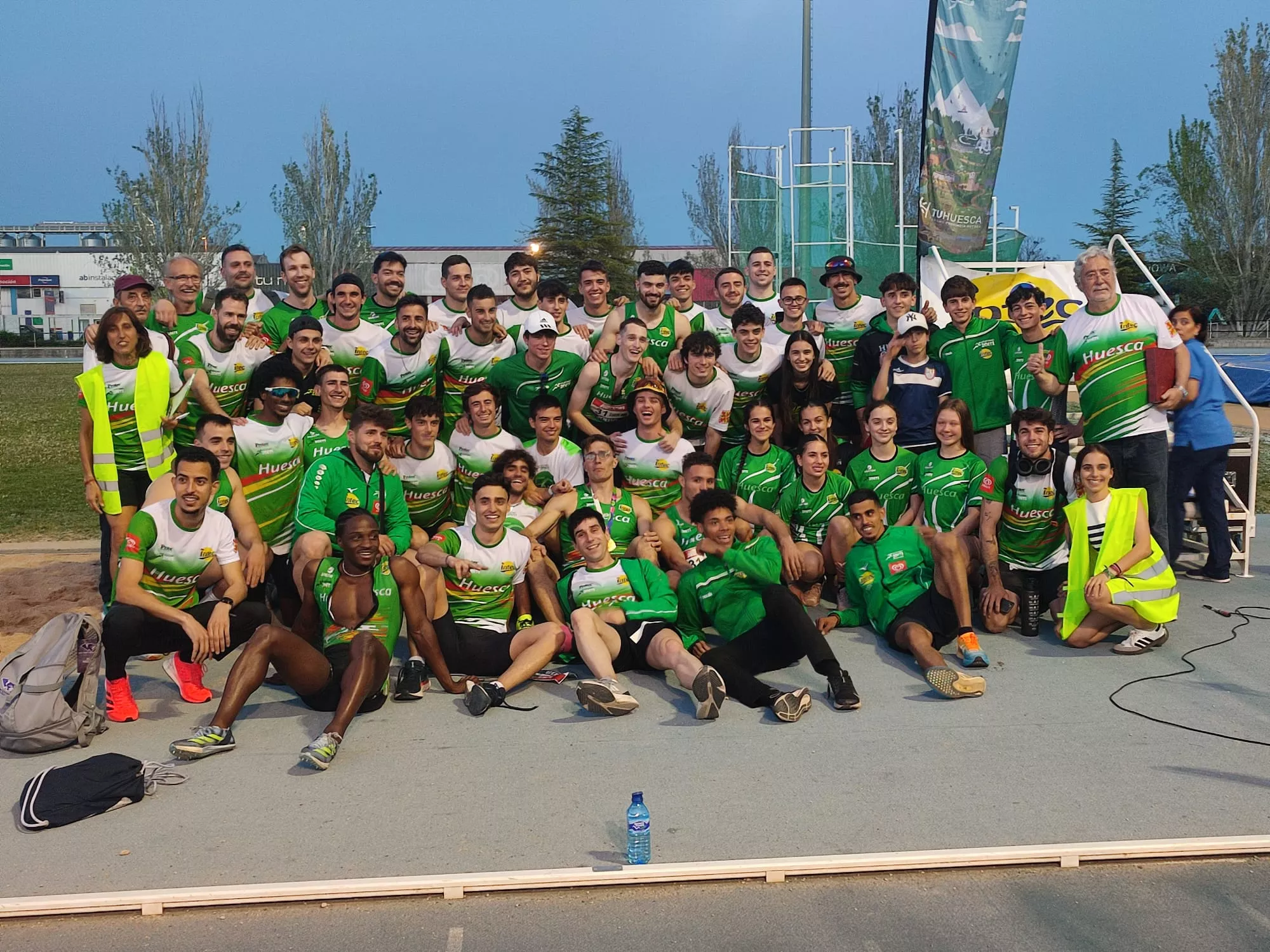 La tradicional foto de familia al final de la competición.