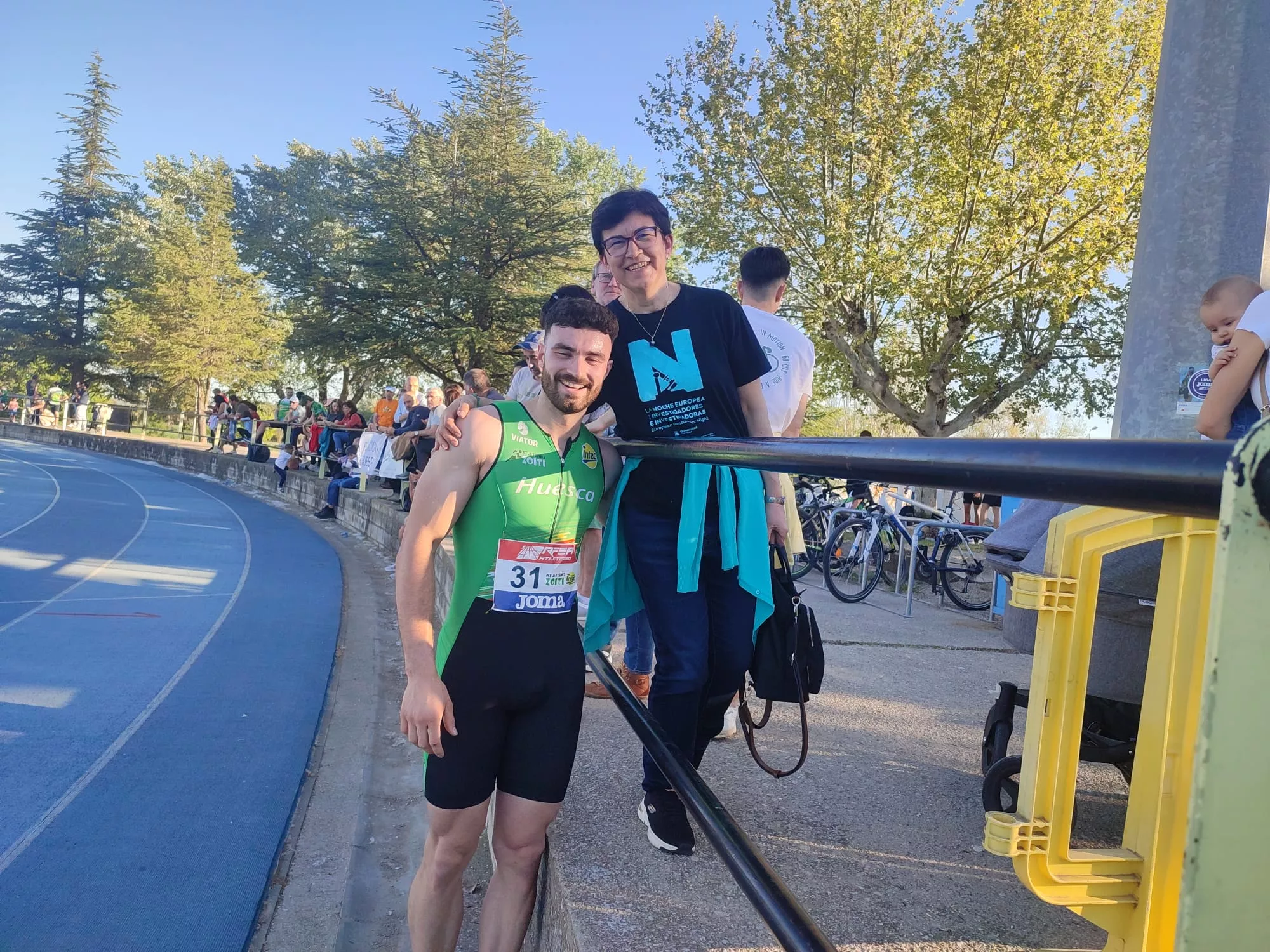 Primera jornada de Liga de Intec-Zoiti. Jaime Cardiel con su madre.