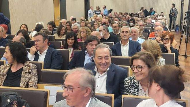 Asistentes el acto, con presencia inequívoca de Sabiñánigo. Foto Myriam Martínez