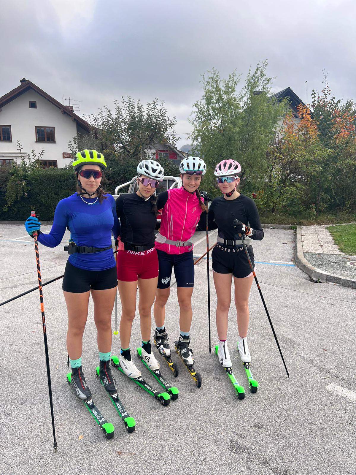 Cuatro de los nueve jóvenes biathletas aragoneses que están en Eslovenia. Foto FADI 