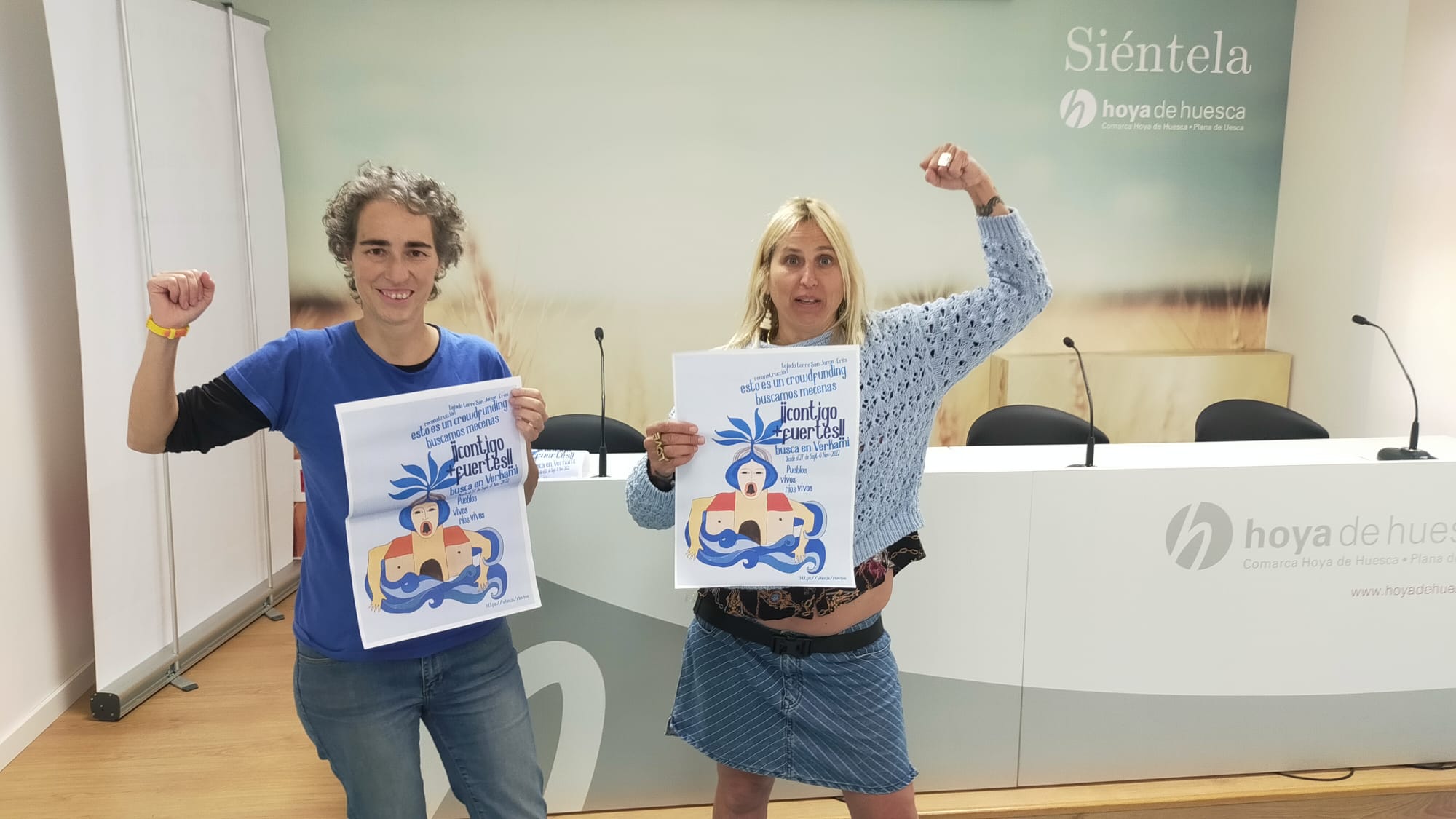 Lola Giménez, portavoz Coordinadora Biscarrués-Mallos de Riglos, y Sira Mañas, encargada de la campaña.