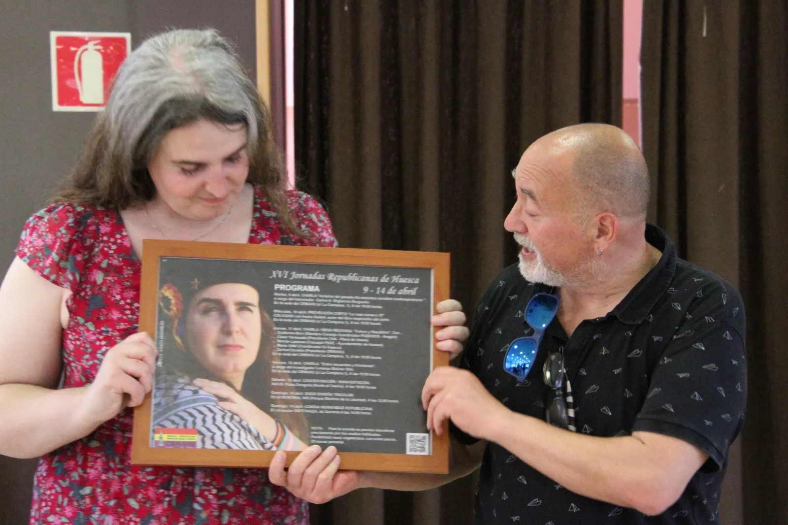 Izado de bandera de la II República. Foto Carlos Neofato