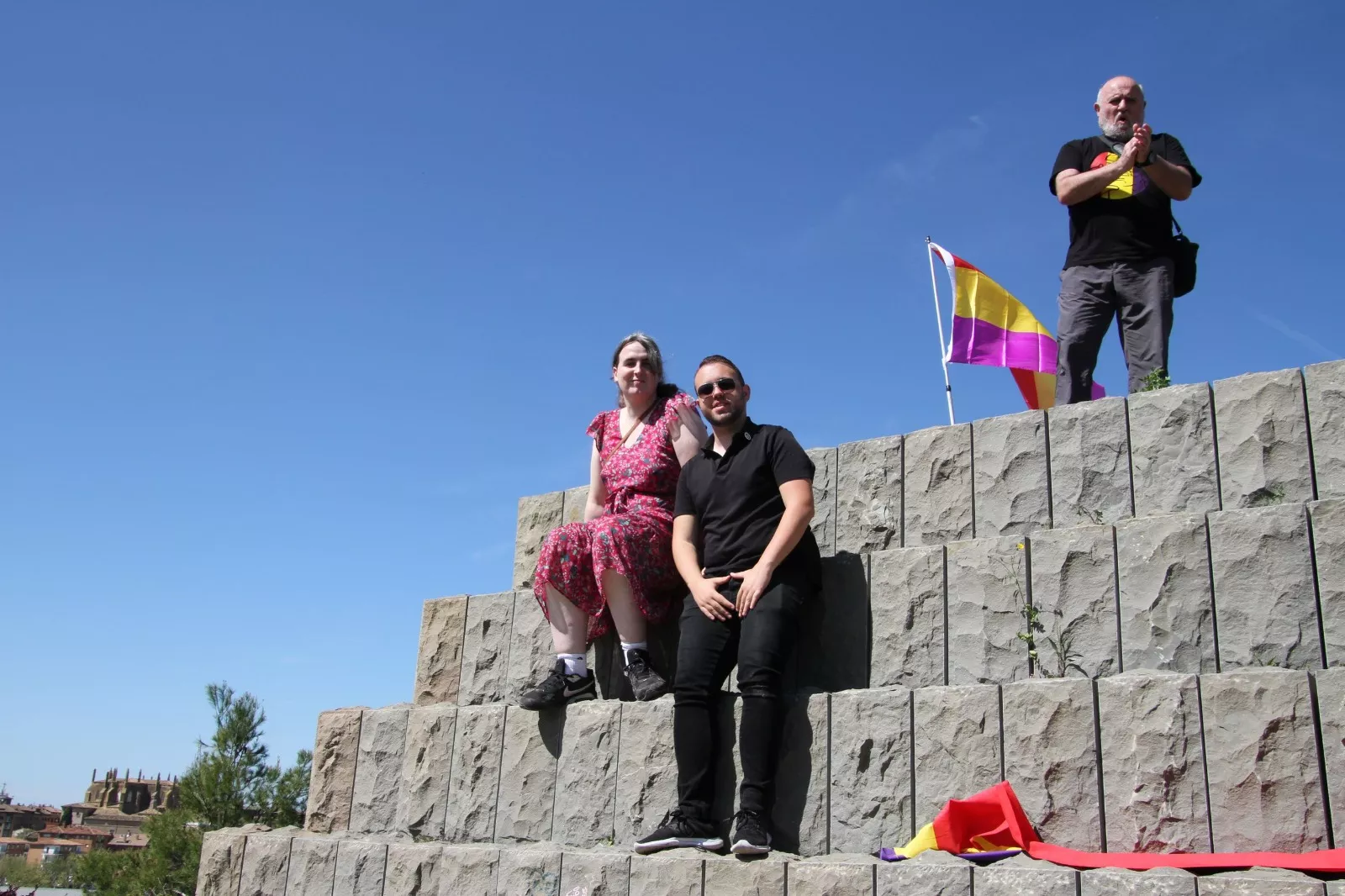 Izado de bandera de la II República. Foto Carlos Neofato