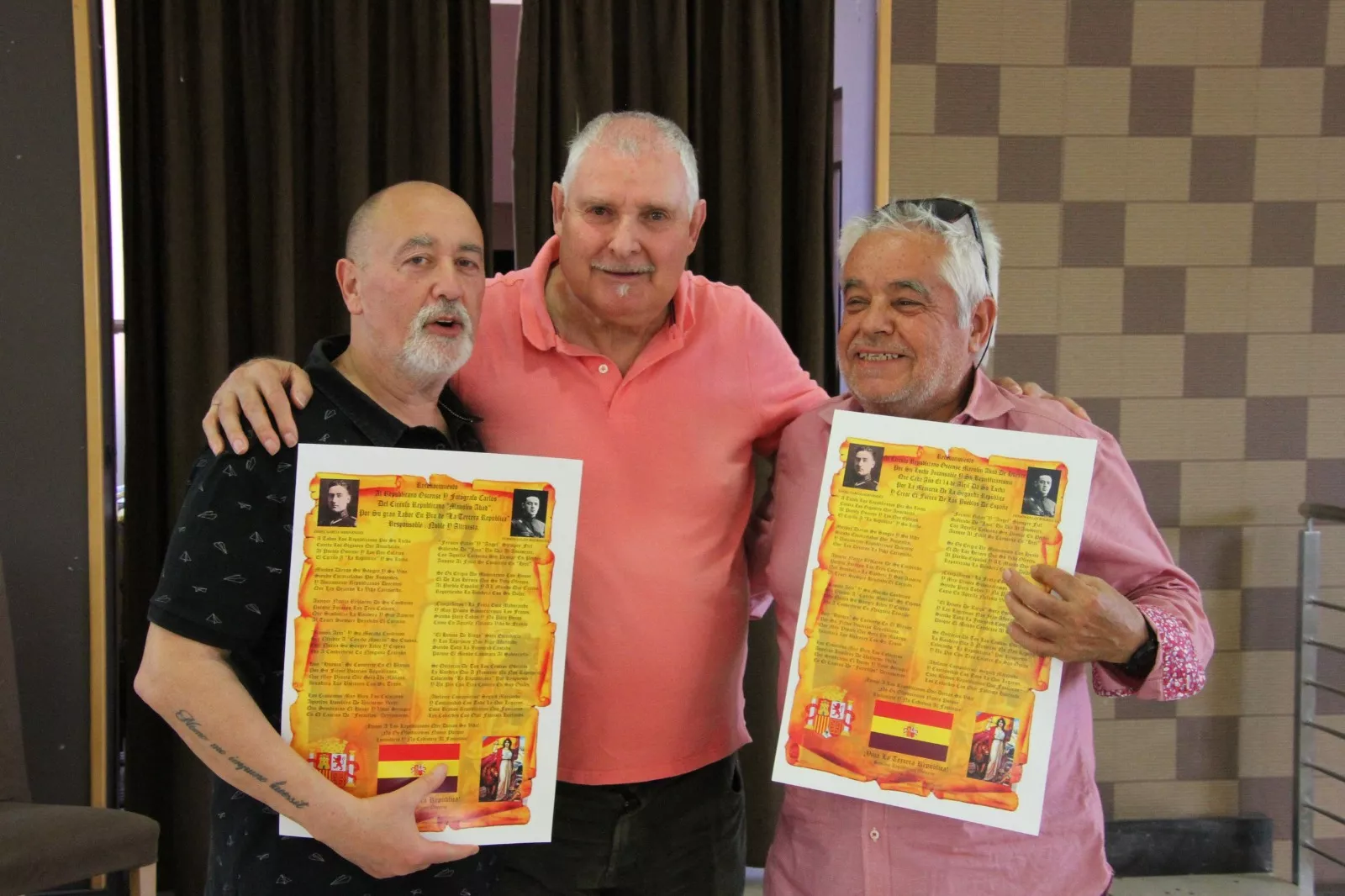 Izado de bandera de la II República. Foto Carlos Neofato