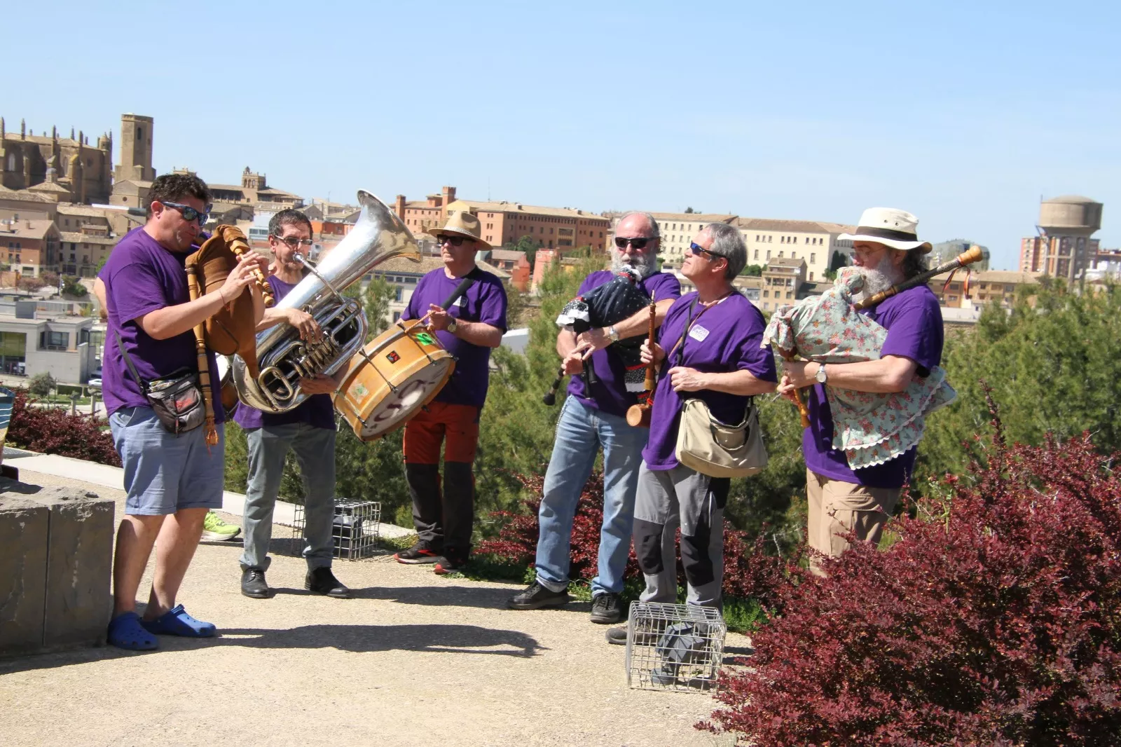 Izado de bandera de la II República. Foto Carlos Neofato