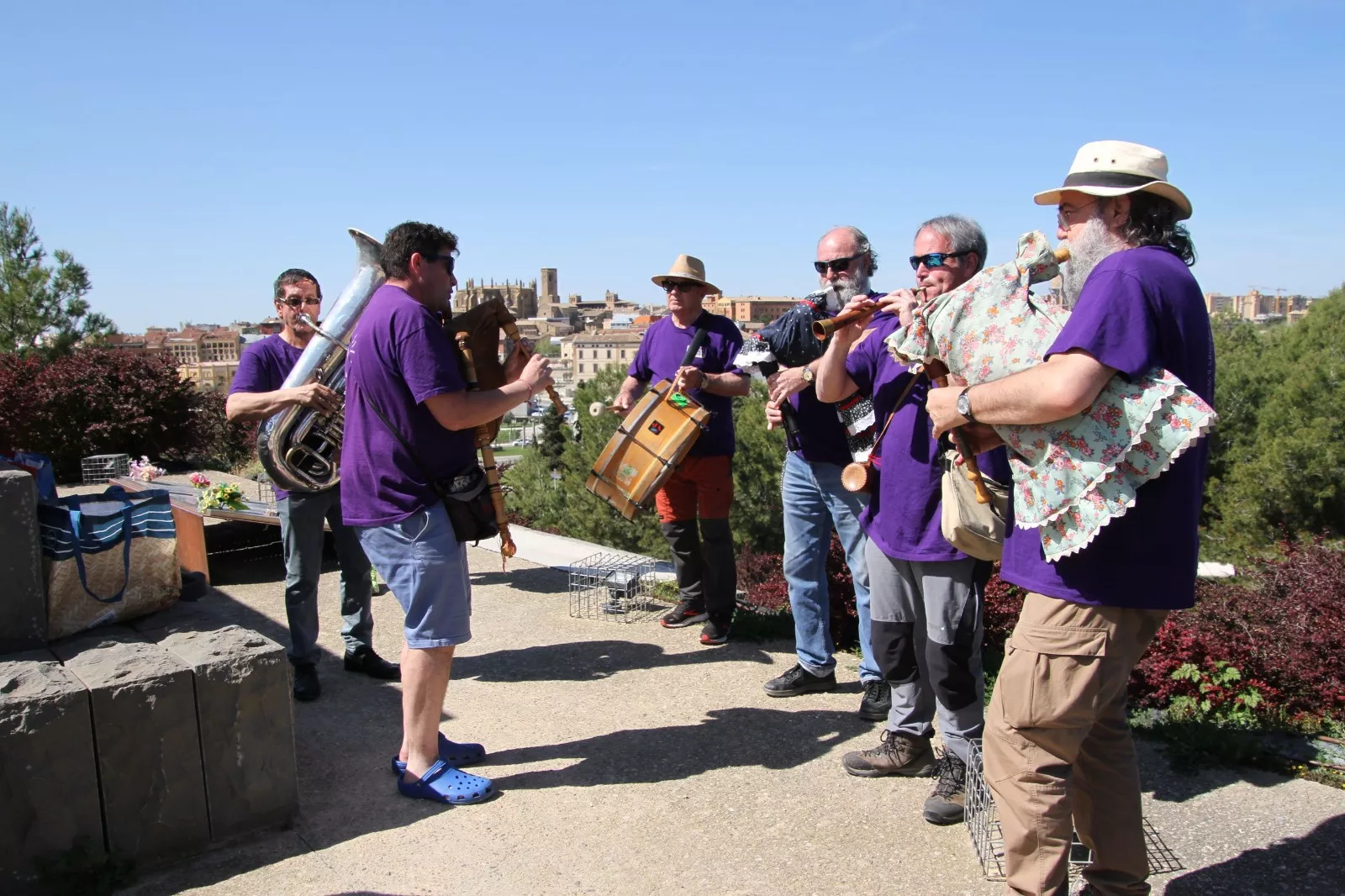 Izado de bandera de la II República. Foto Carlos Neofato