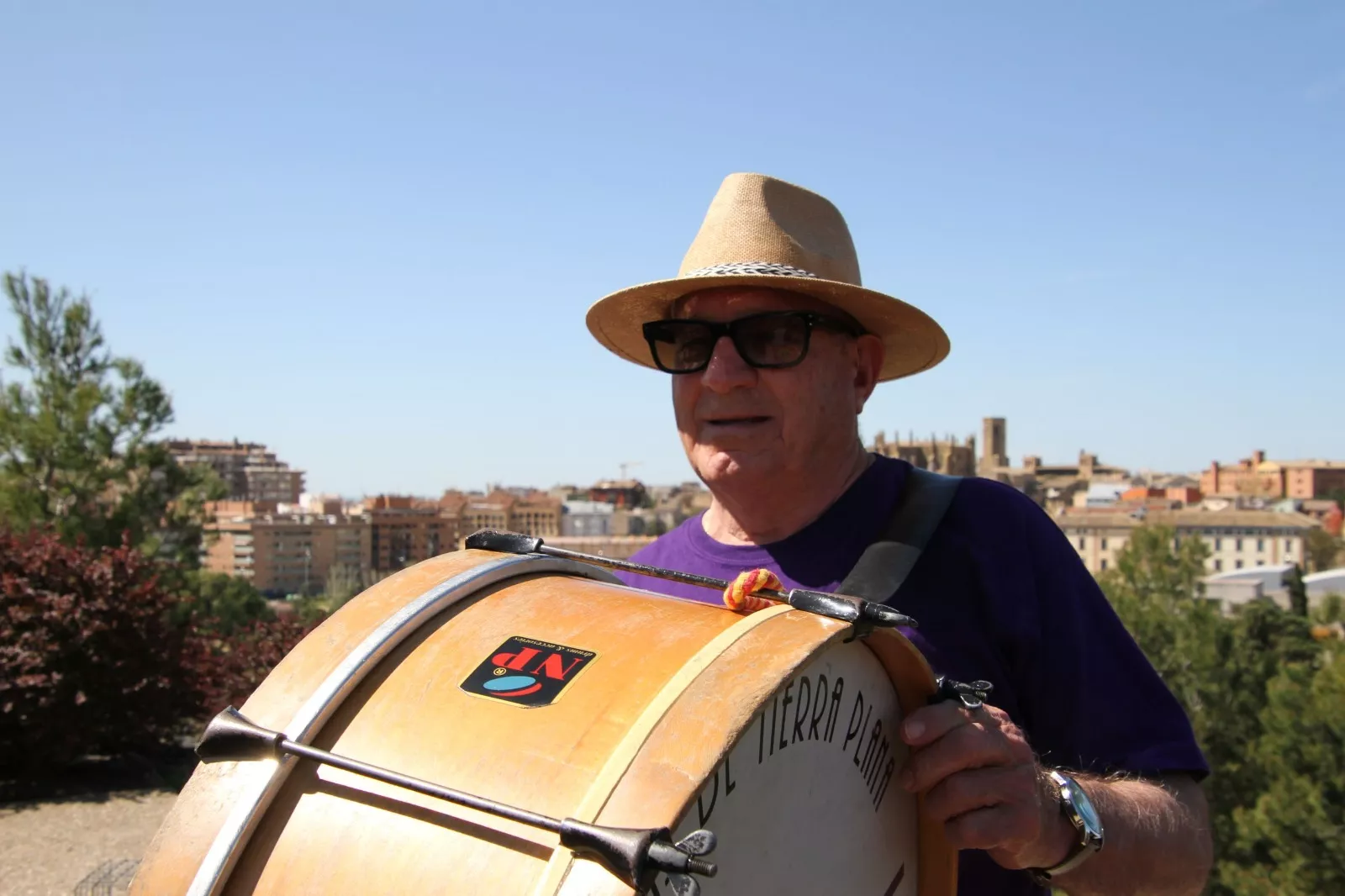 Izado de bandera de la II República. Foto Carlos Neofato