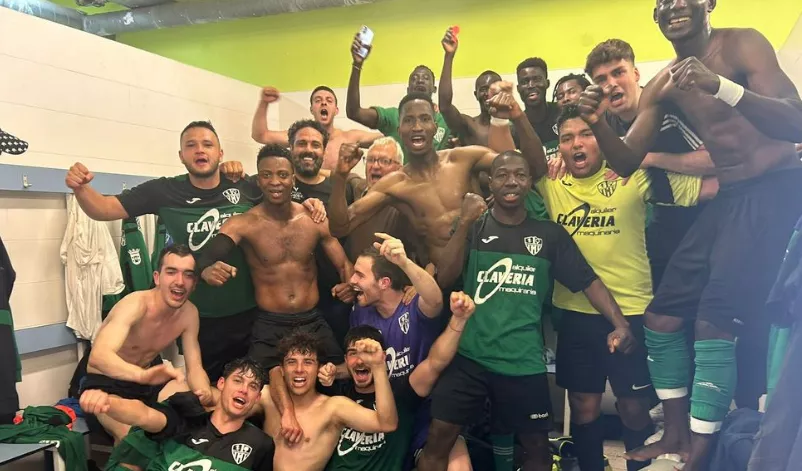 El Altorricón celebra la victoria. El Robres se lleva el duelo de la jornada en Ontiñena y sigue en lo alto.