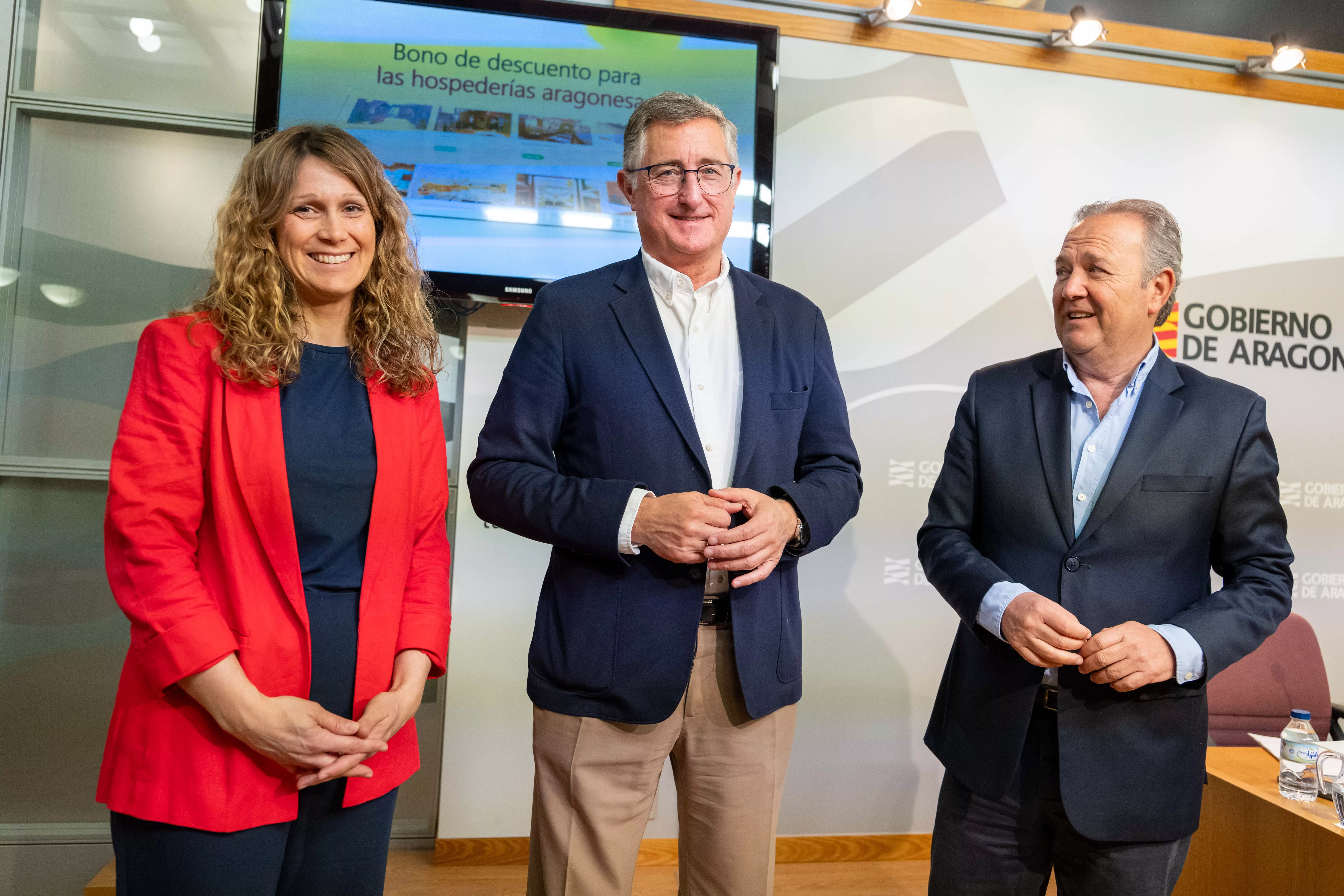 Manuel Blasco en la presentación de los bonos descuento en las hospederías de Aragón