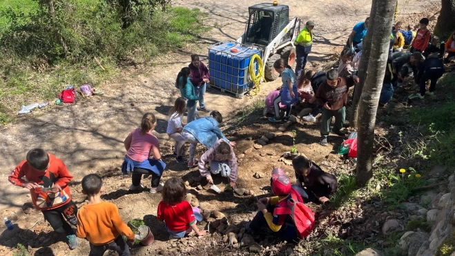 Más de 200 alumnos han ayudado a embellecer este entorno