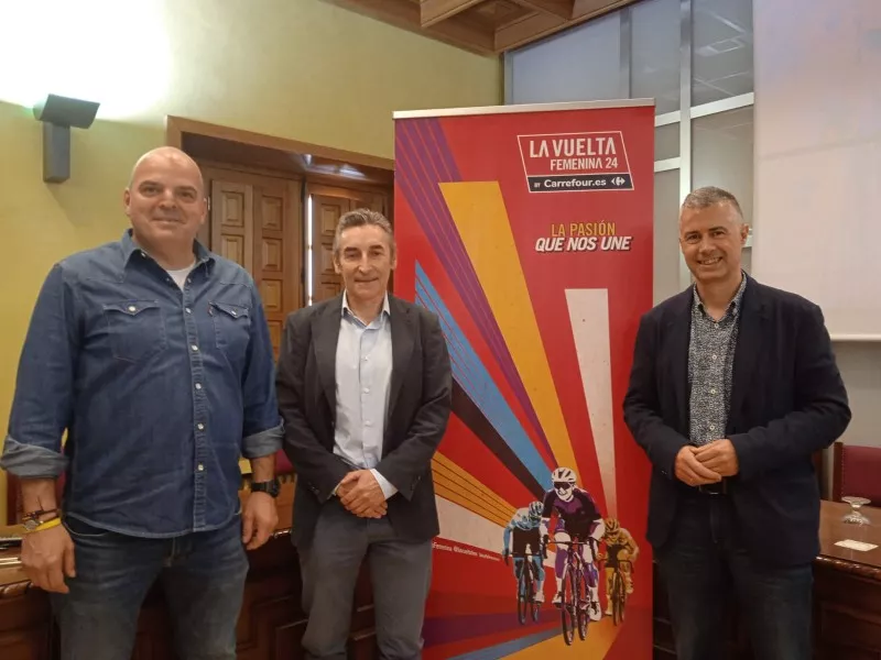 Presentacion de la Vuelta Femenina 2024 en Jaca.