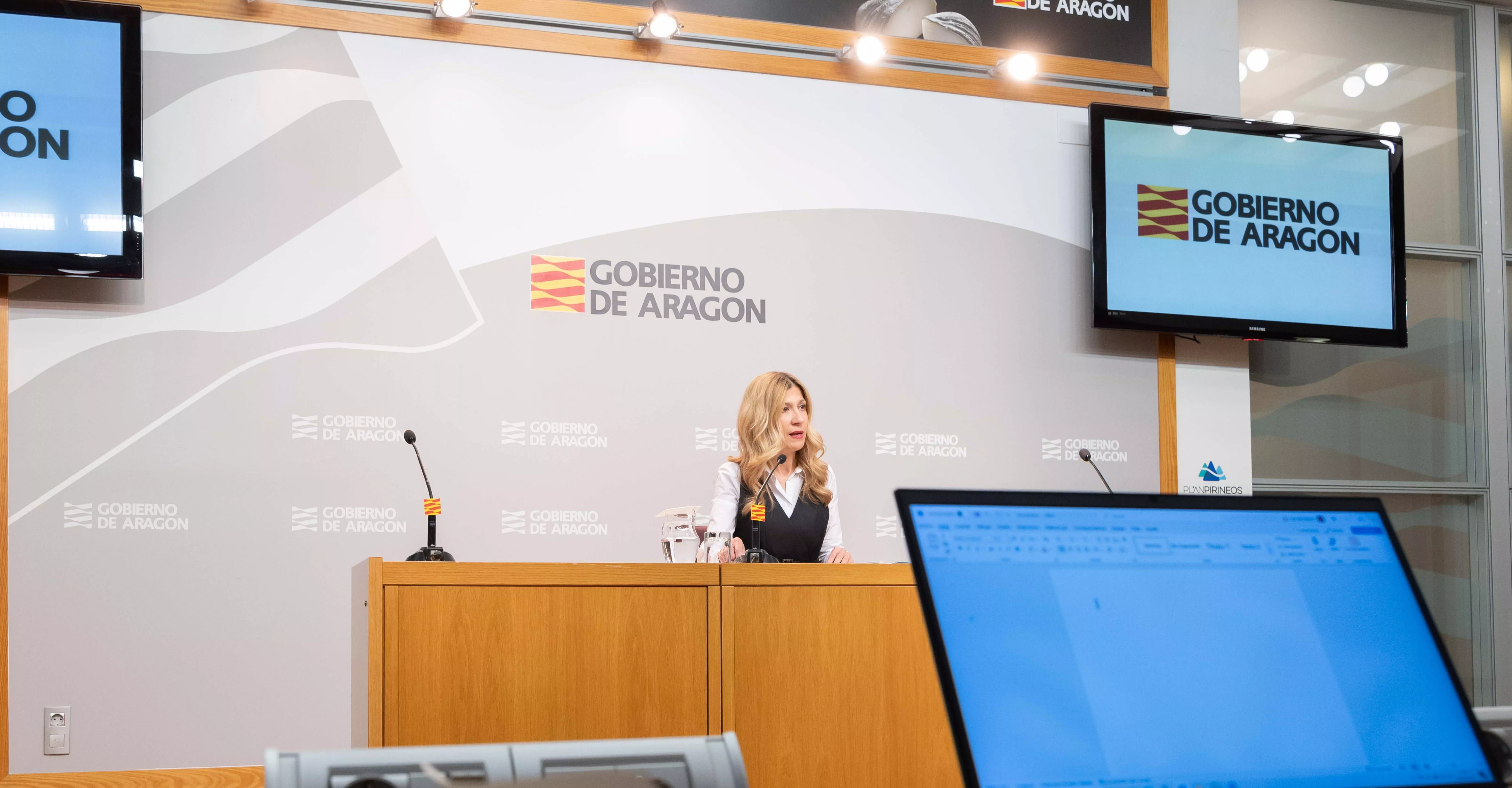 Mar Vaquero en la rueda de prensa en que ha anunciado los premios del Día de Aragón