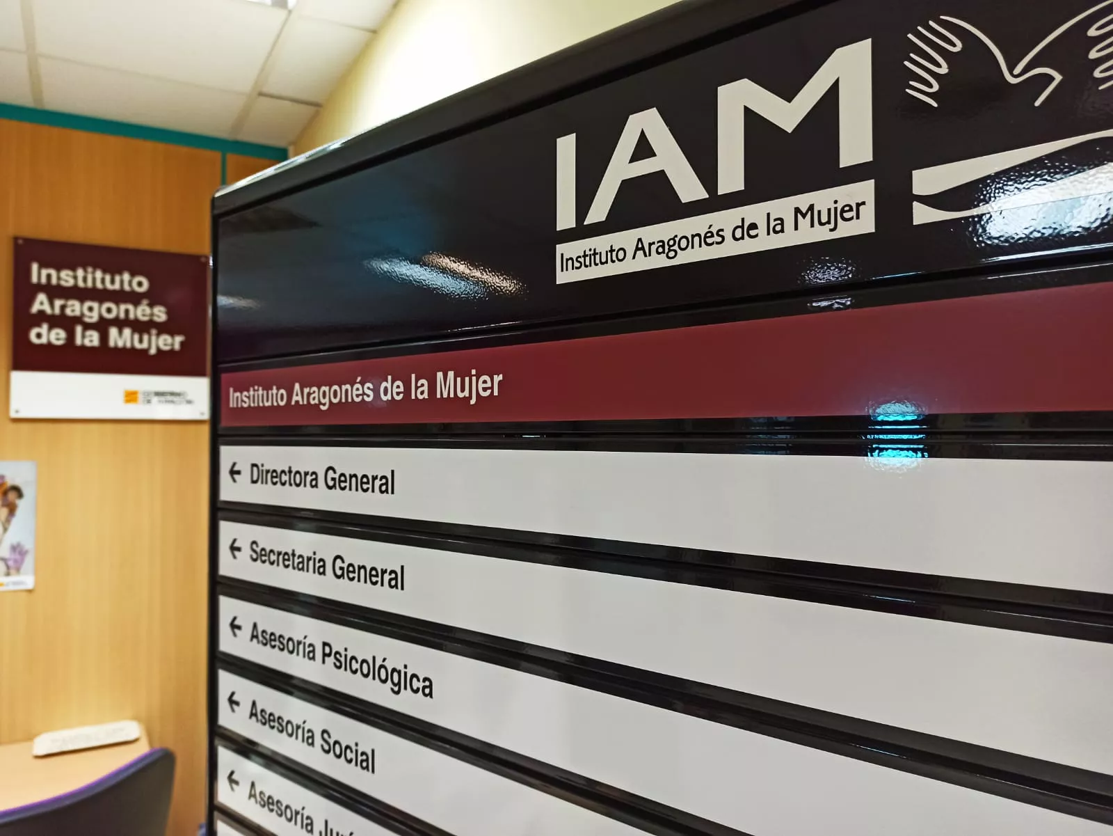 Las poblaciones de más de 2.500 habitantes podrán instalar puntos violeta en sus fiestas, a través de un convenio con el IAM. Las poblaciones de más de 2.500 habitantes podrán instalar puntos violeta en sus fiestas, a través de un convenio con el IAM.