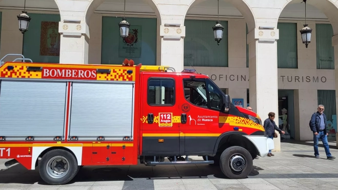Bomberos en la entrada del Museo Pedagógico de Aragón. Bomberos en la entrada del Museo Pedagógico de Aragón.