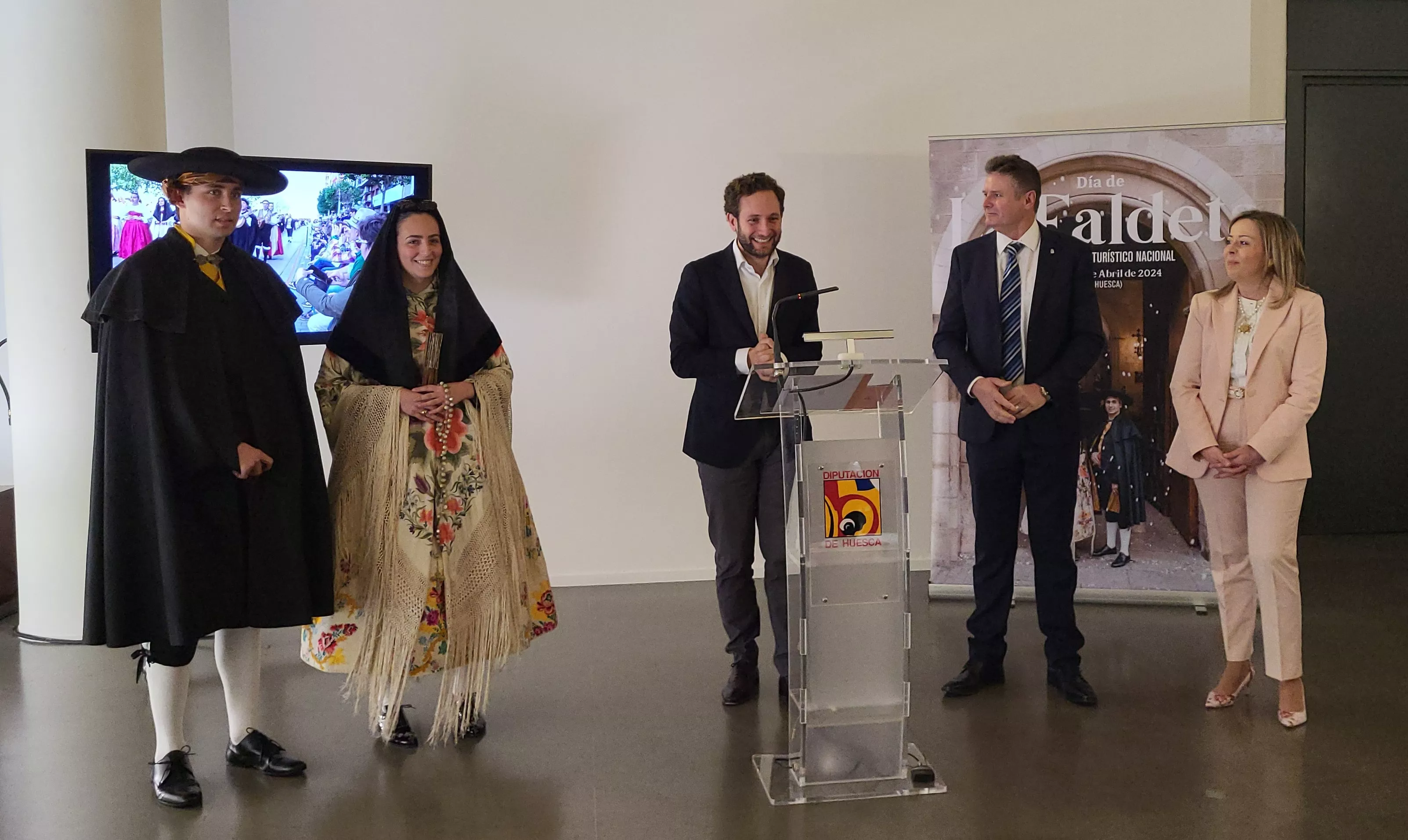 Presentación en Huesca del Día de La Faldeta de Fraga con Isaac Claver en la DPH.