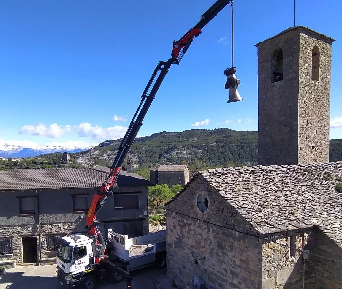 Retorno de la campana de Arcusa a la iglesia de San Esteban.