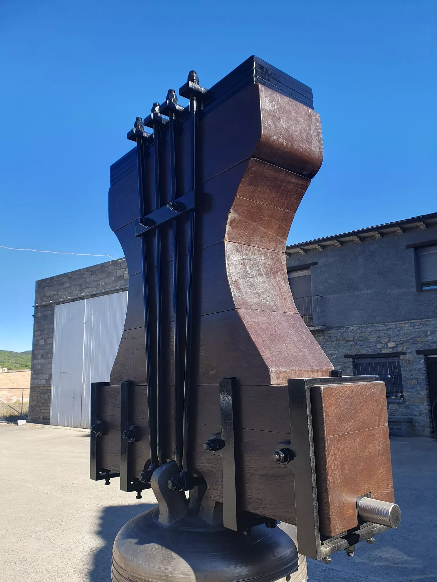 Retorno de la campana de Arcusa a la iglesia de San Esteban.