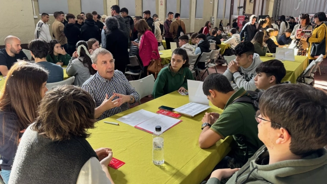 Participantes en la Feria de Orientación y Empleo de La Litera. Participantes en la Feria de Orientación y Empleo de La Litera.