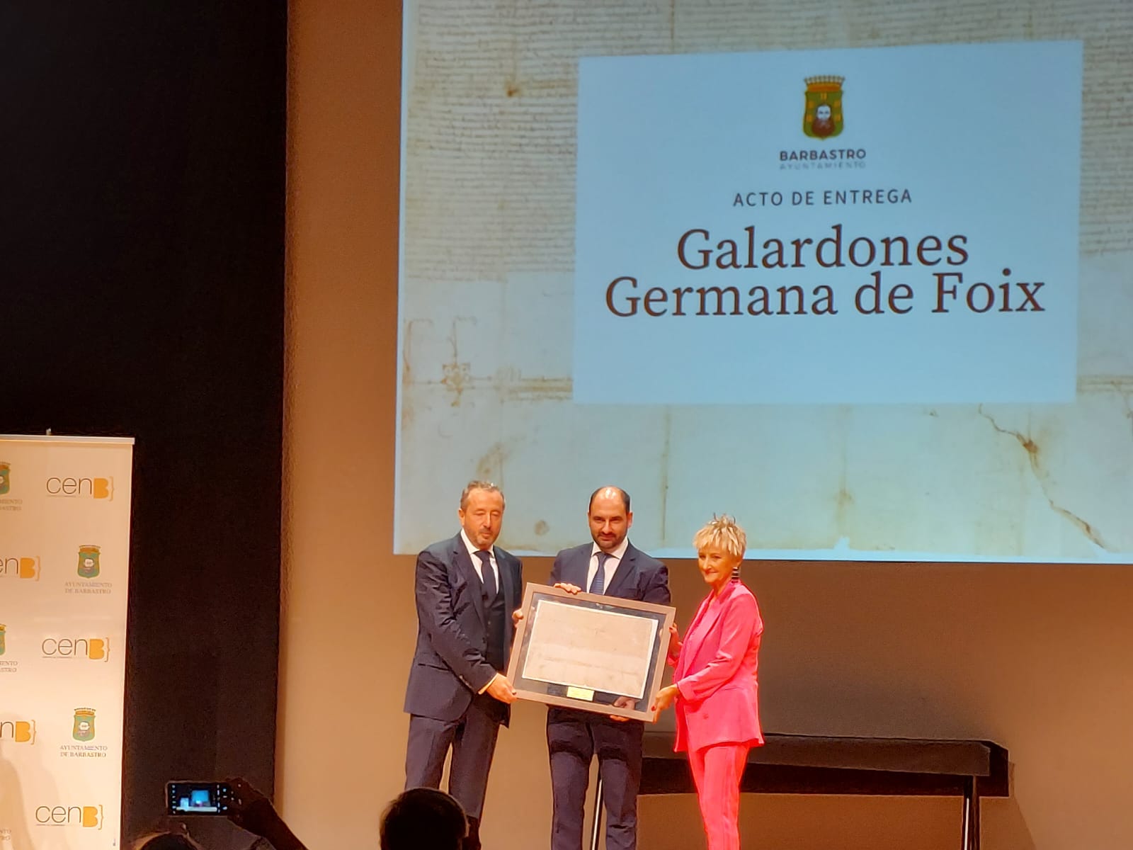 Nacho Bernad y Mari Carmen Huguet, con Fernando Torres