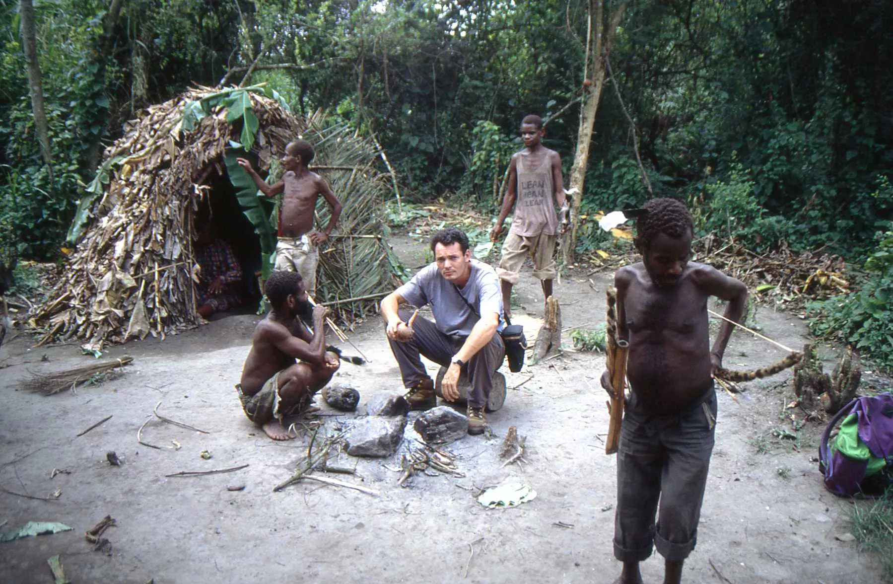 Marco Pascual con pigmeos en el Congo