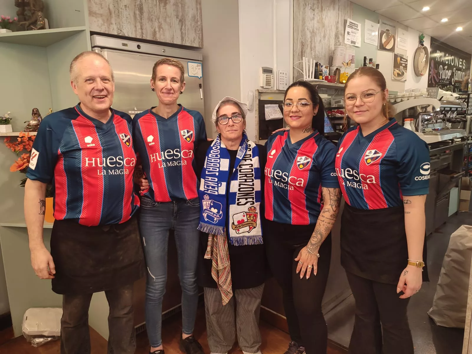 Comida de hermanamiento entre Fenómenos Oscenses y Armada Blanquilla. Foto: MAB