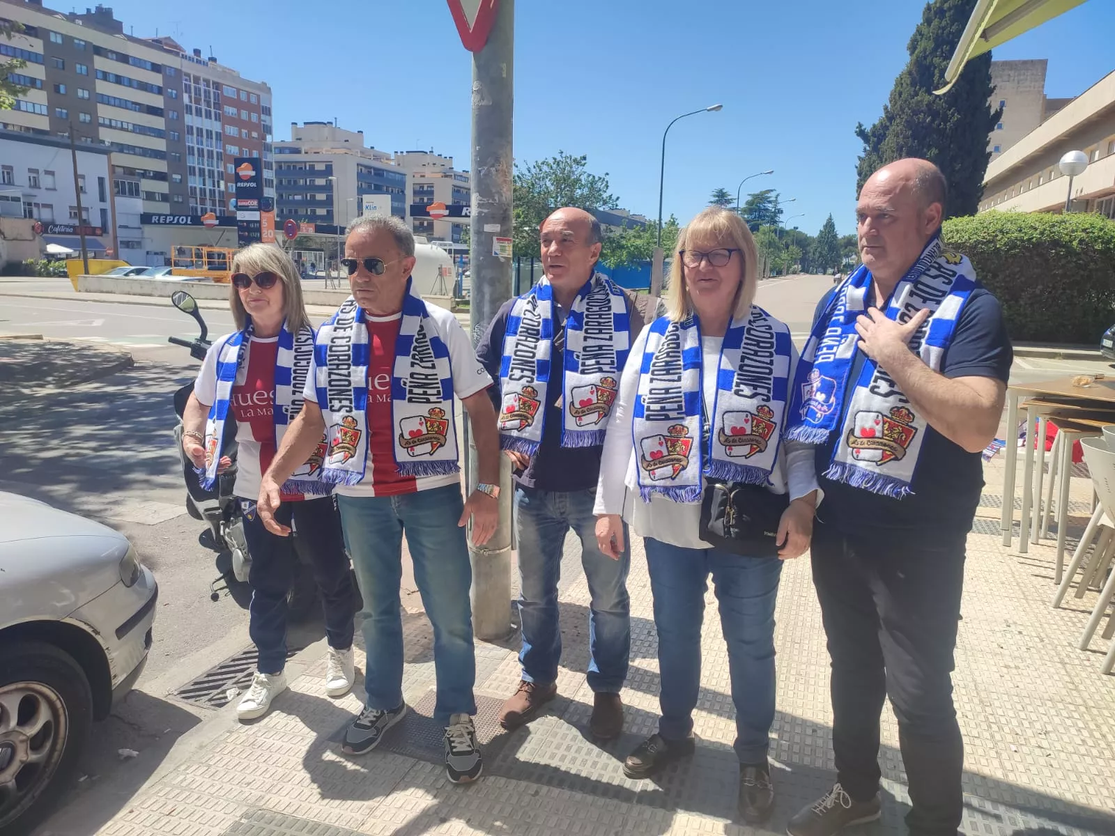 Comida de hermanamiento entre Fenómenos Oscenses y Armada Blanquilla. Foto: MAB