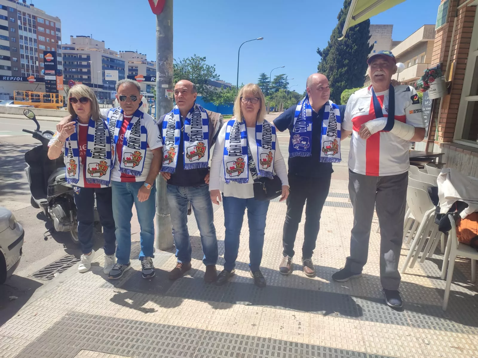 Comida de hermanamiento entre Fenómenos Oscenses y Armada Blanquilla. Foto: MAB