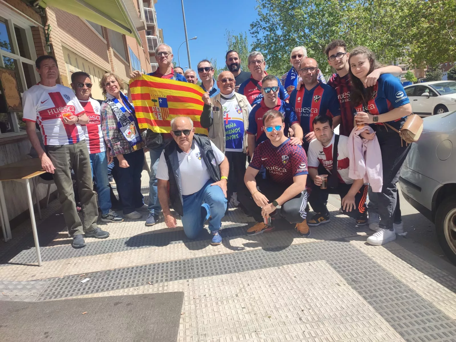 Comida de hermanamiento entre Fenómenos Oscenses y Armada Blanquilla. Foto: MAB