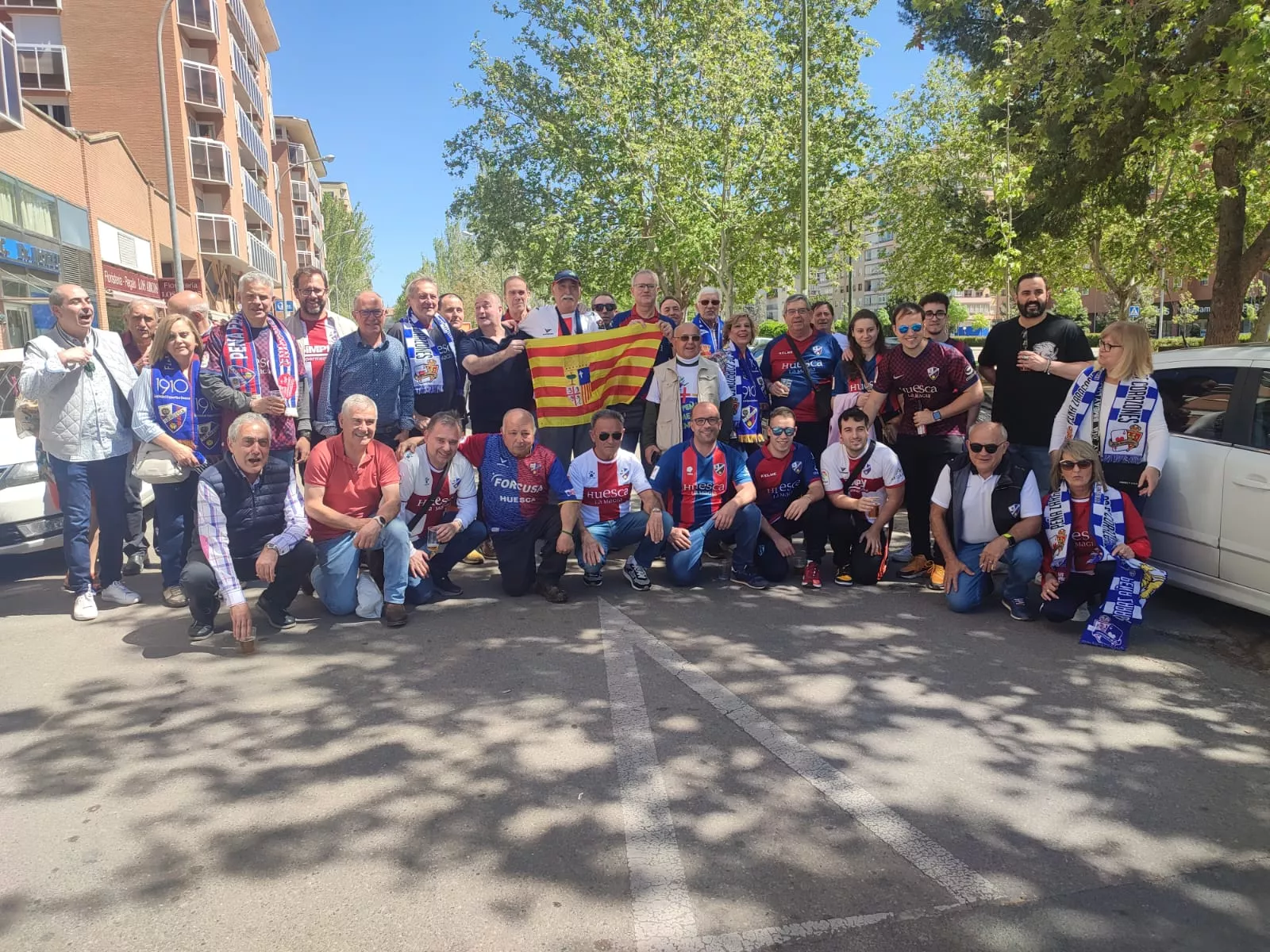 Comida de hermanamiento entre Fenómenos Oscenses y Armada Blanquilla. Foto: MAB