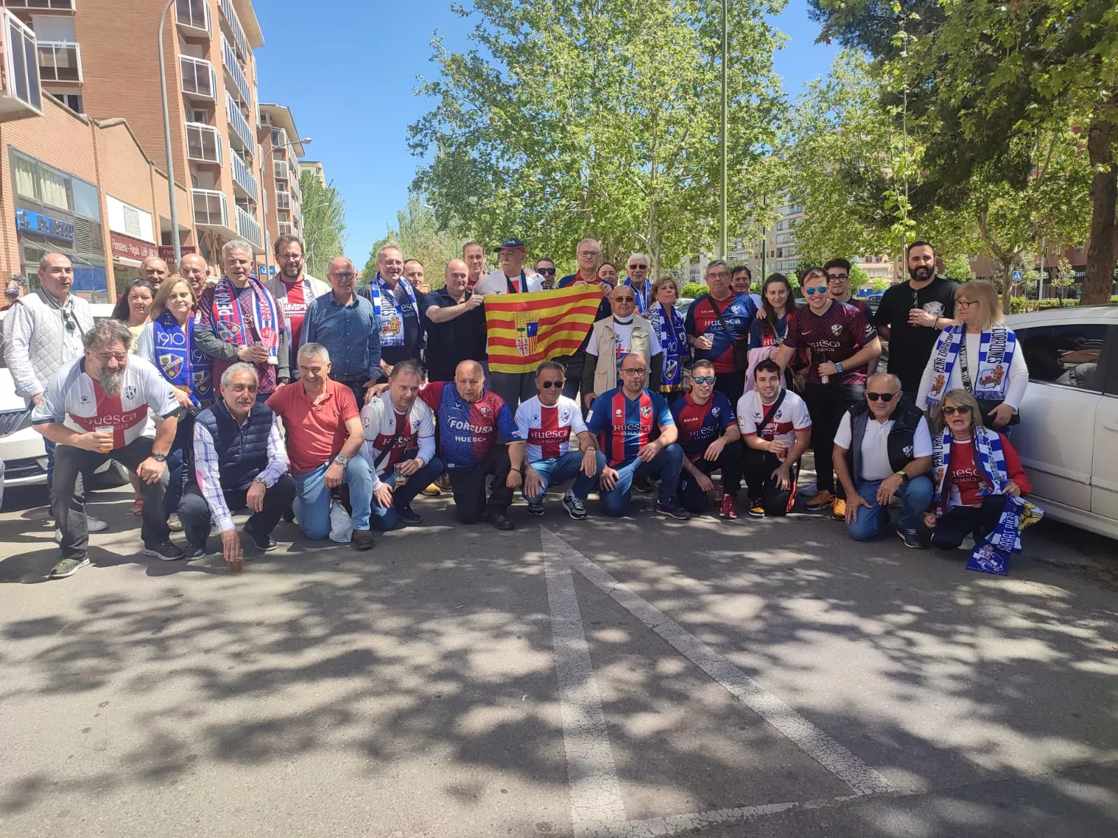 Comida de hermanamiento entre Fenómenos Oscenses y Armada Blanquilla. Foto: MAB