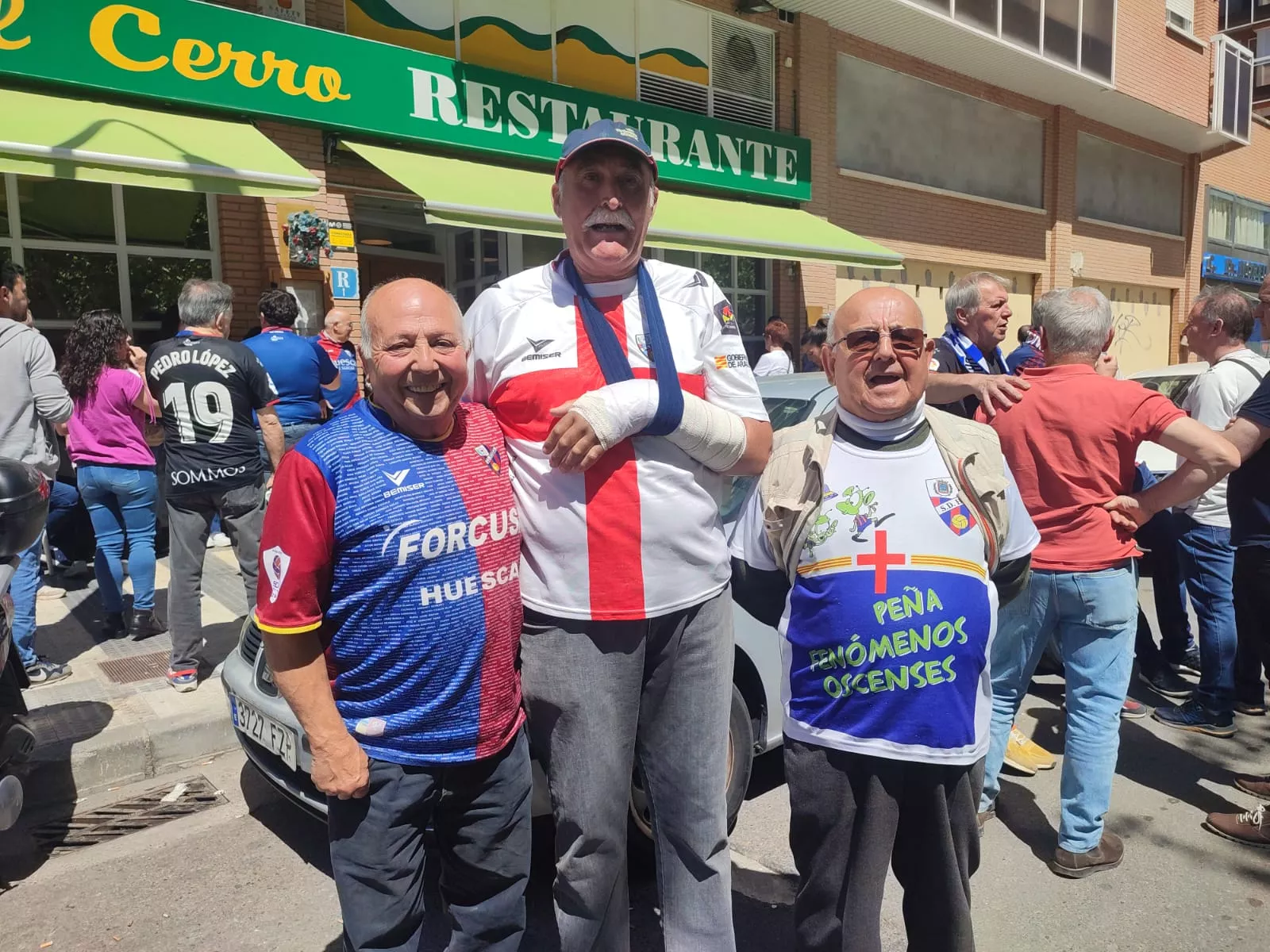 Comida de hermanamiento entre Fenómenos Oscenses y Armada Blanquilla. Foto: MAB