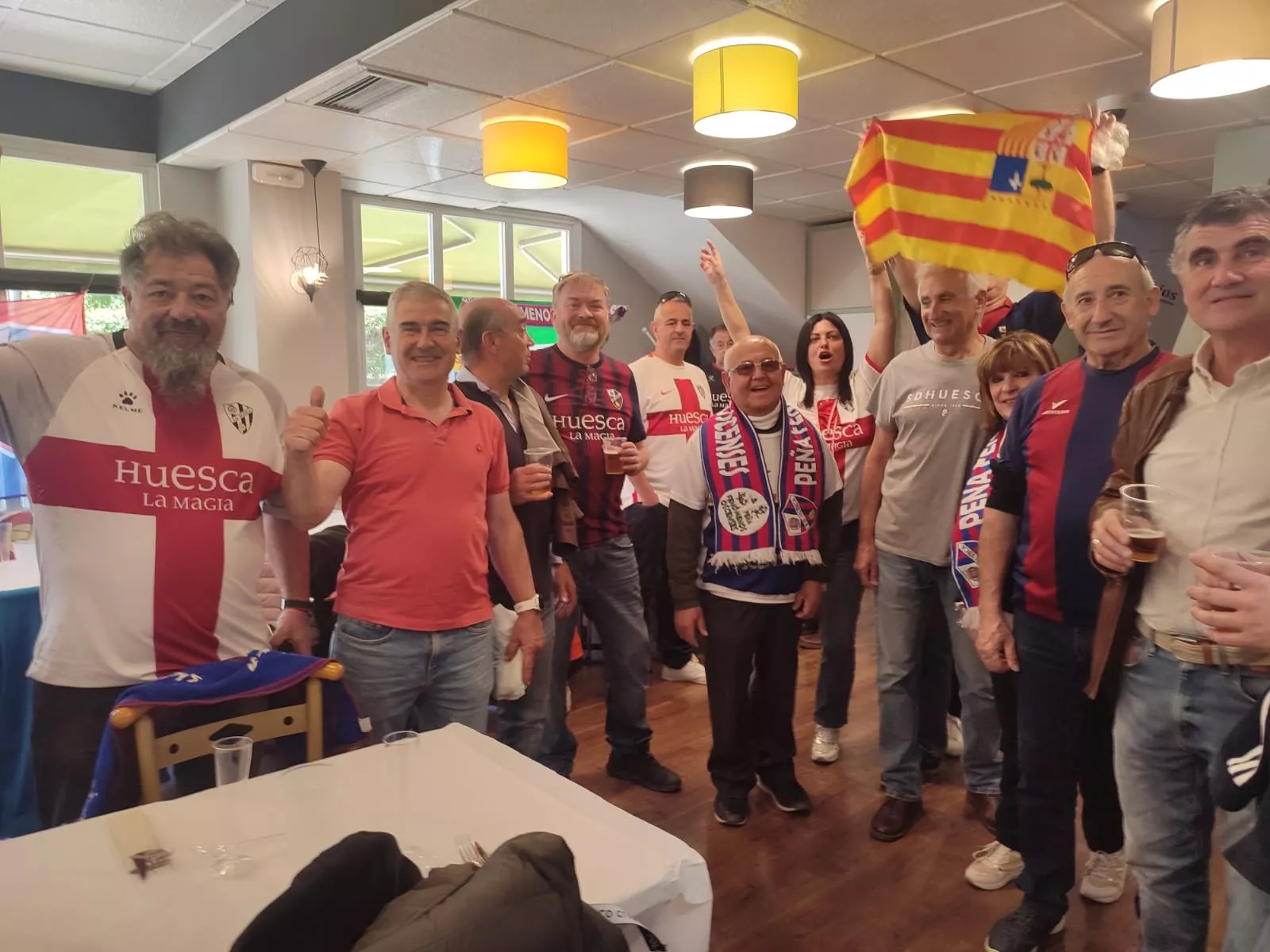 Comida de hermanamiento entre Fenómenos Oscenses y Armada Blanquilla. Foto: MAB