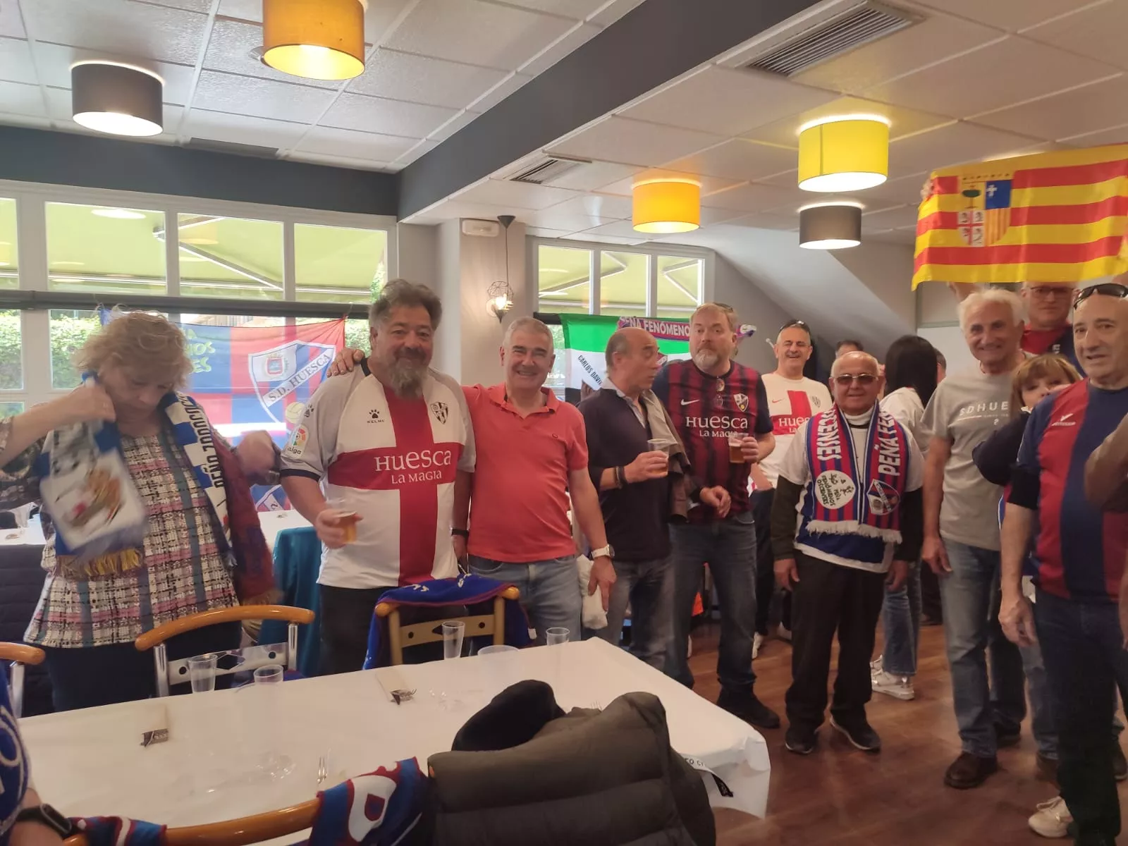 Comida de hermanamiento entre Fenómenos Oscenses y Armada Blanquilla. Foto: MAB