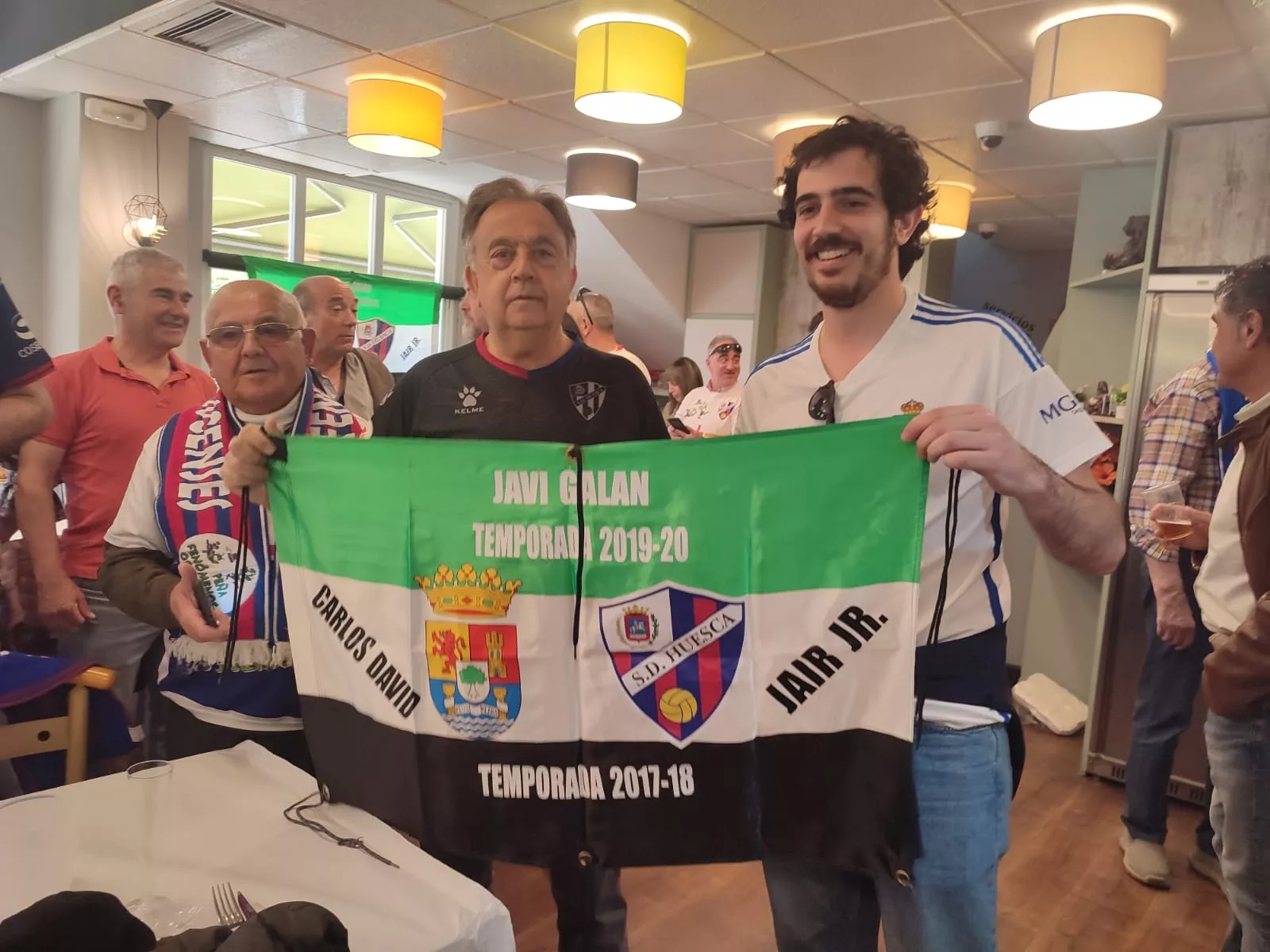 Comida de hermanamiento entre Fenómenos Oscenses y Armada Blanquilla. Foto: MAB