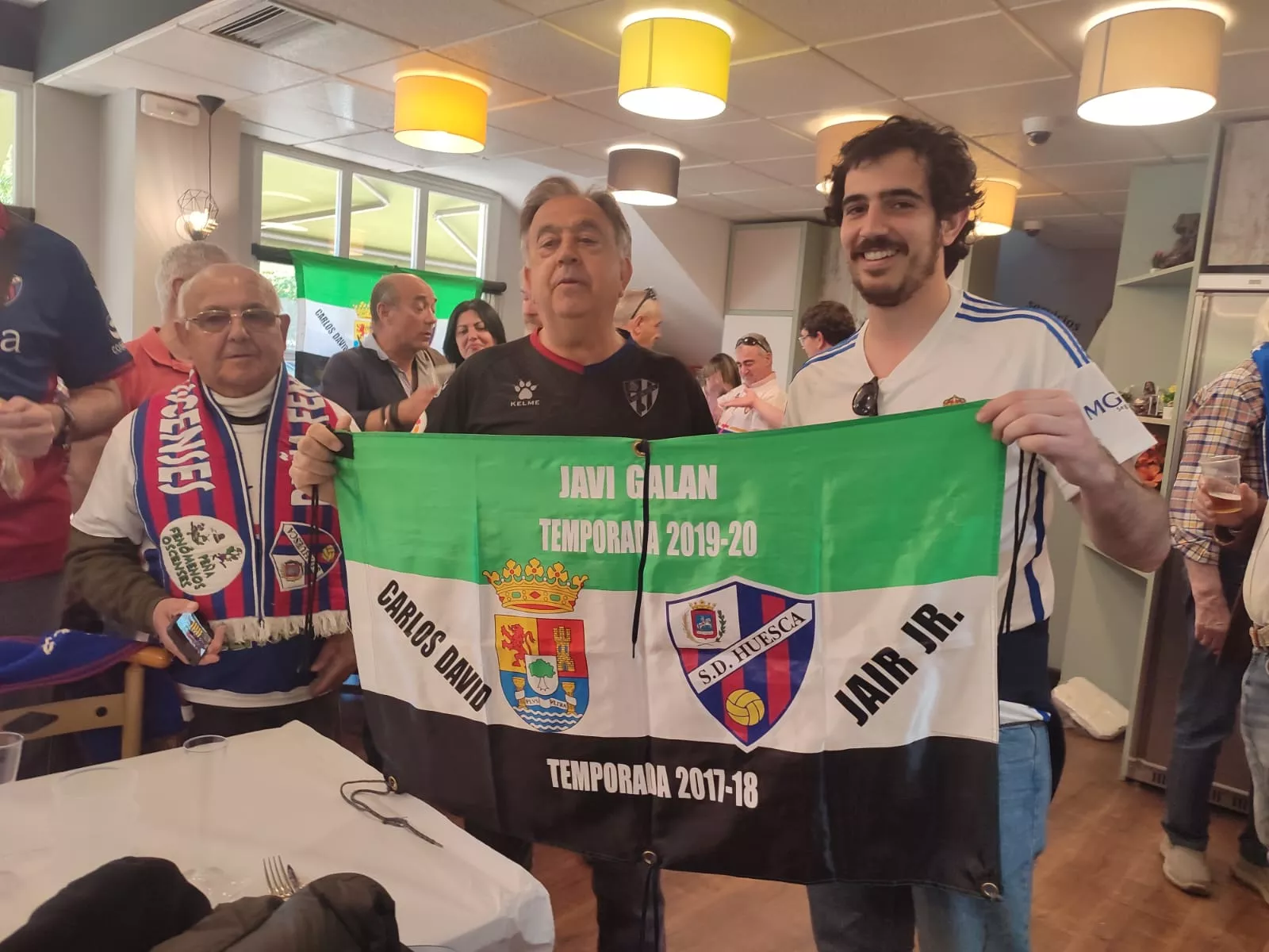 Comida de hermanamiento entre Fenómenos Oscenses y Armada Blanquilla. Foto: MAB