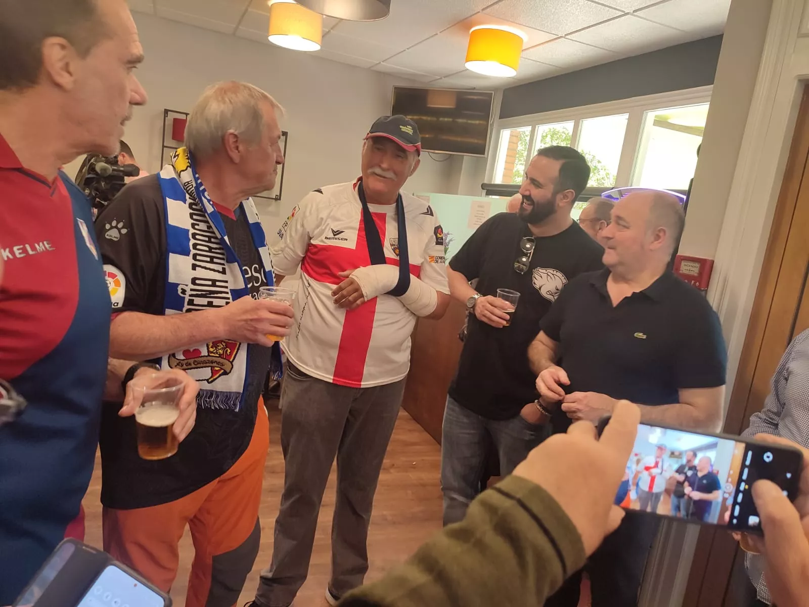 Comida de hermanamiento entre Fenómenos Oscenses y Armada Blanquilla. Foto: MAB