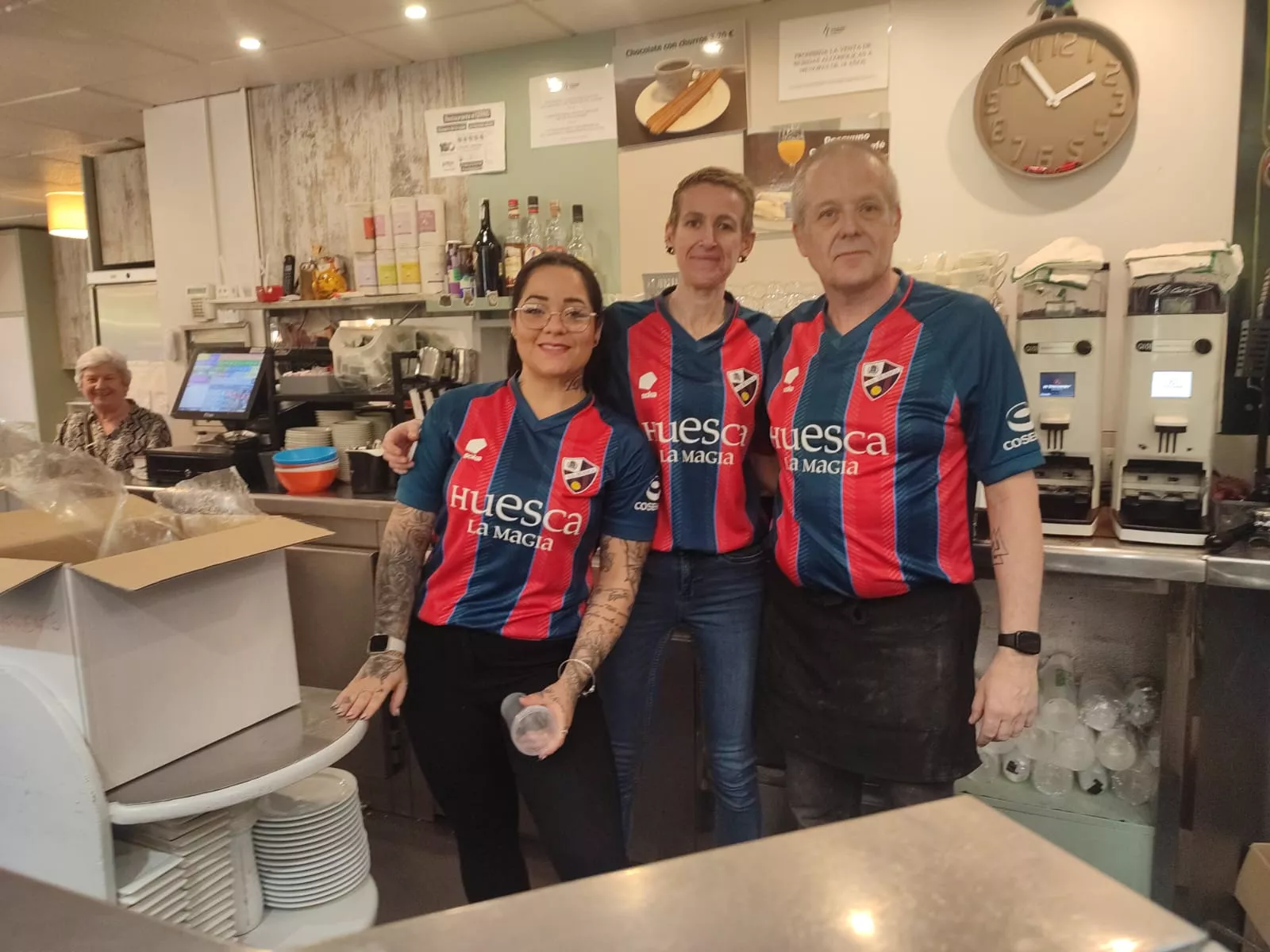 Comida de hermanamiento entre Fenómenos Oscenses y Armada Blanquilla. Foto: MAB