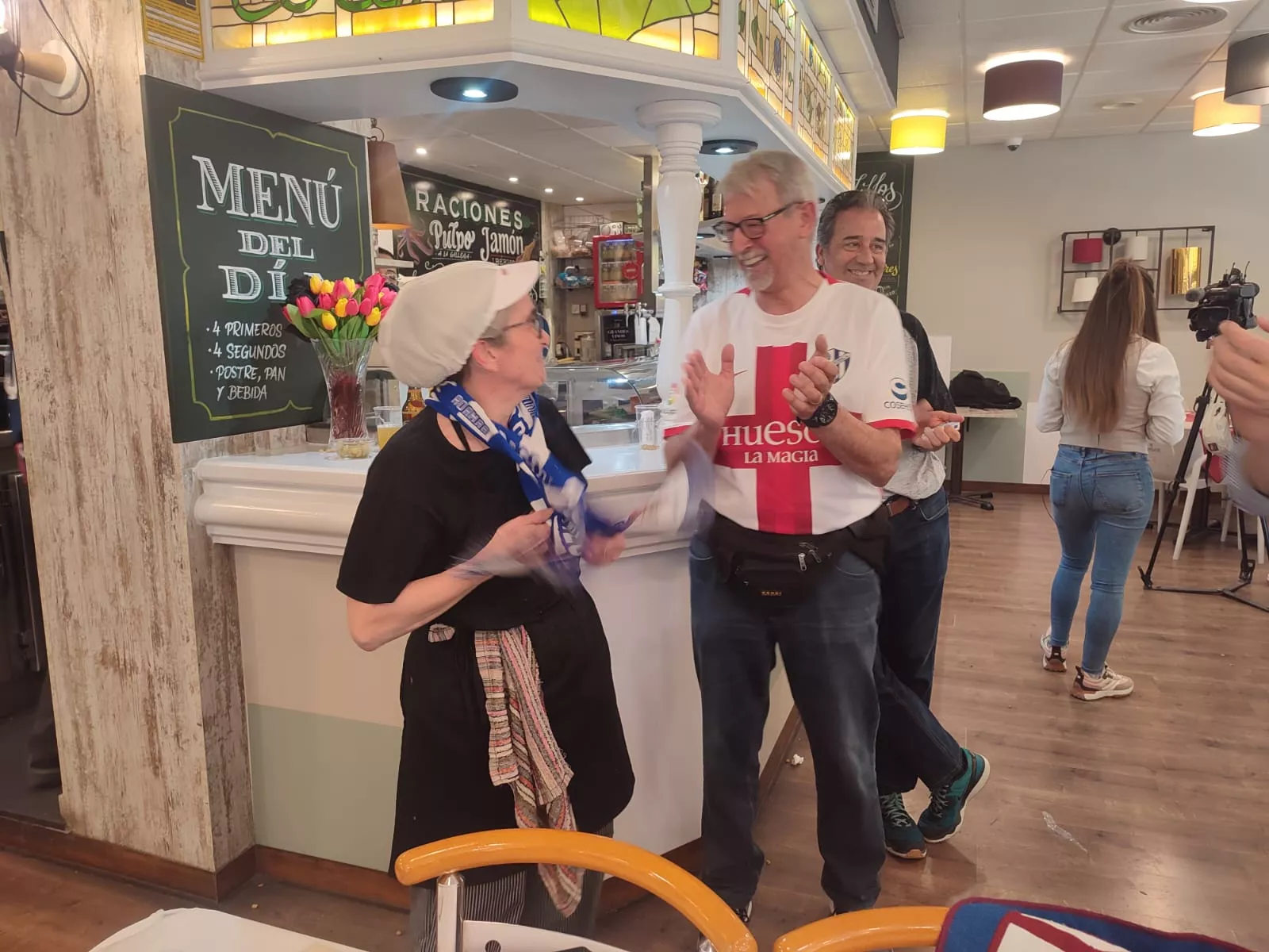 Comida de hermanamiento entre Fenómenos Oscenses y Armada Blanquilla. Foto: MAB