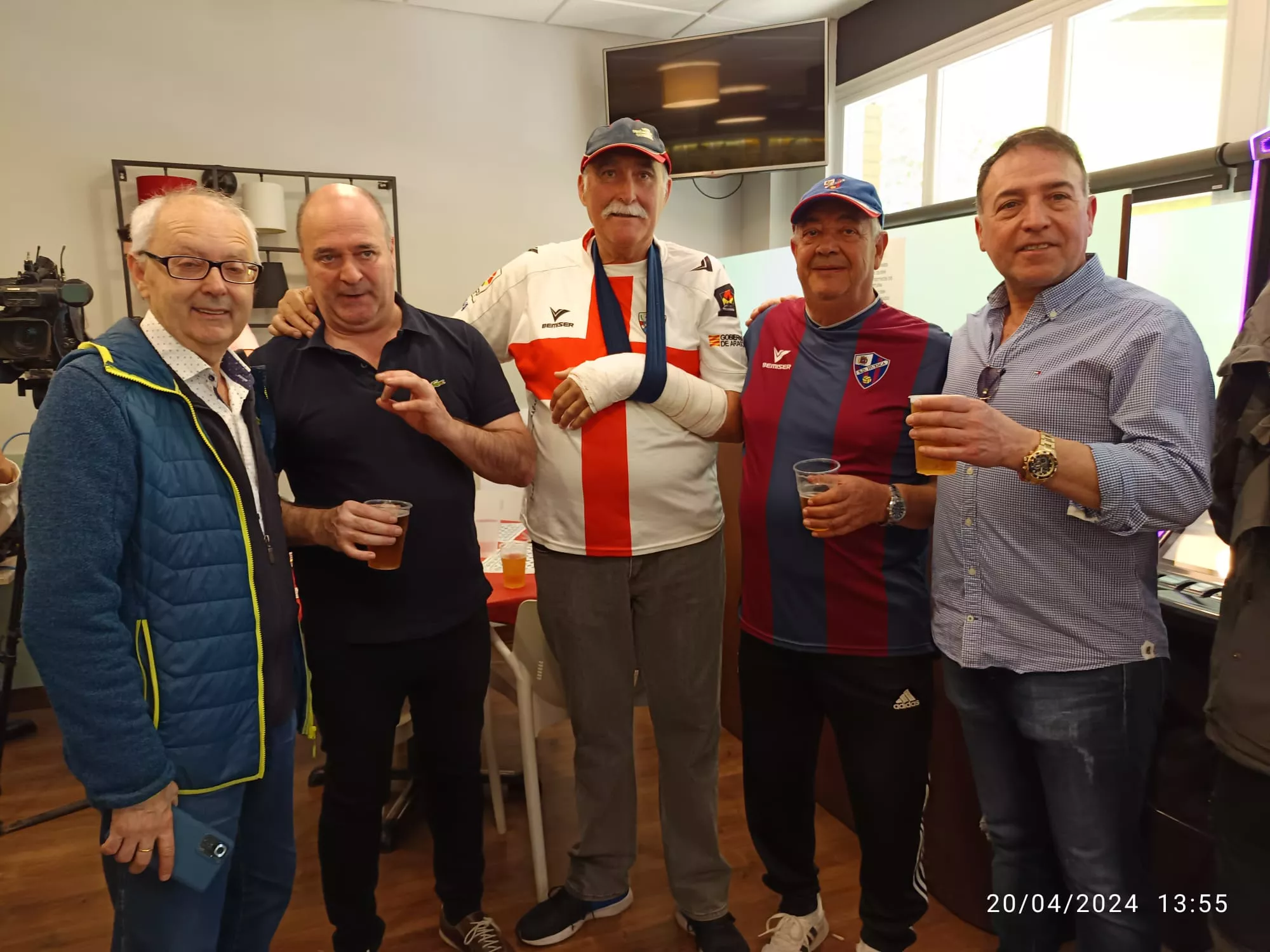 Comida de hermanamiento entre Fenómenos Oscenses