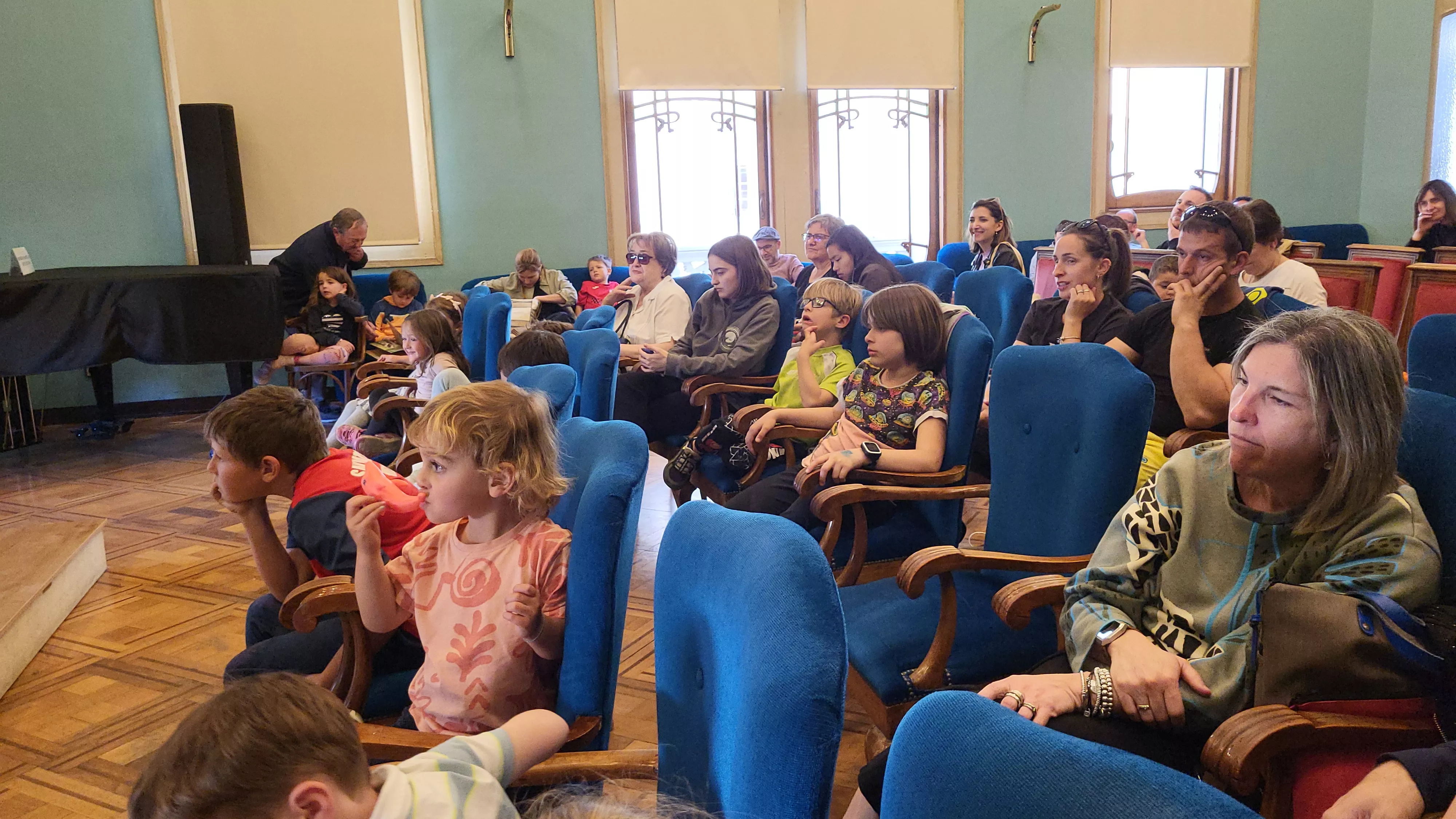 Presentación de "La cartica coloradica" de Sandra Araguás con ilustraciones de Virginia Ogalla. Foto Mercedes Manterola