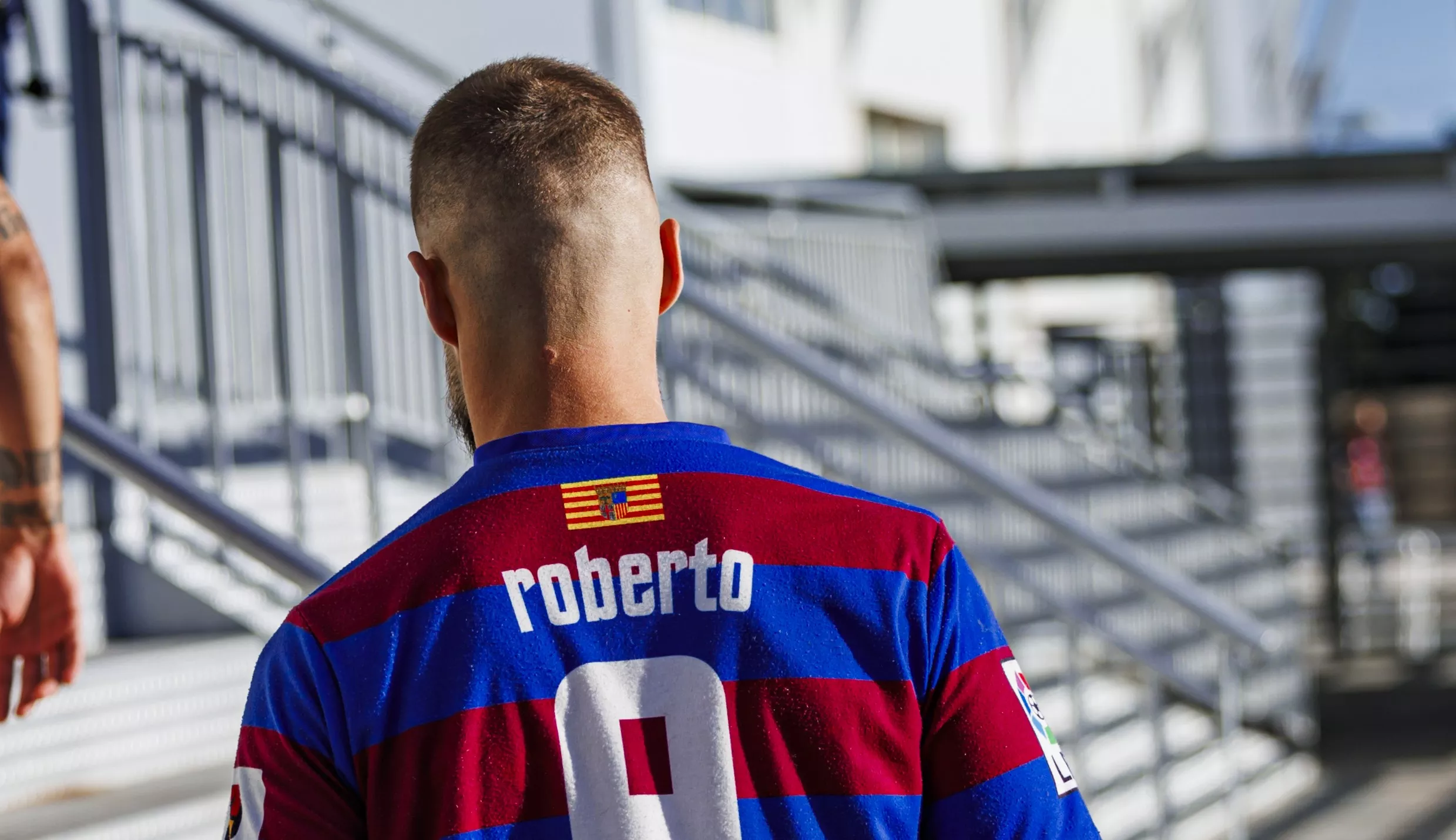 Imágenes de la llegada de los jugadores del Huesca al derbi aragonés