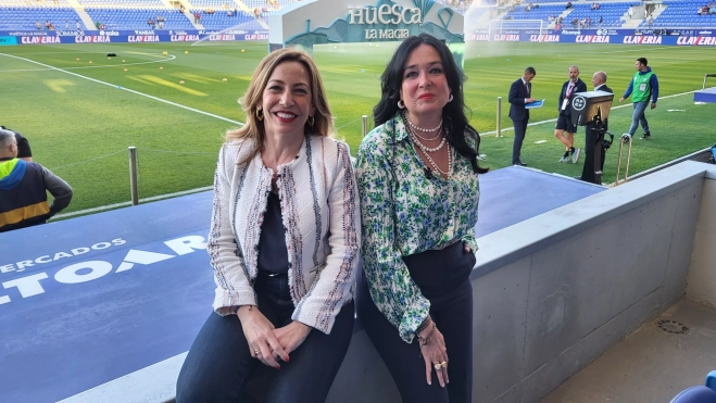 Natalia Chueca y Lorena Orduna, en El Alcoraz Natalia Chueca y Lorena Orduna, en El Alcoraz