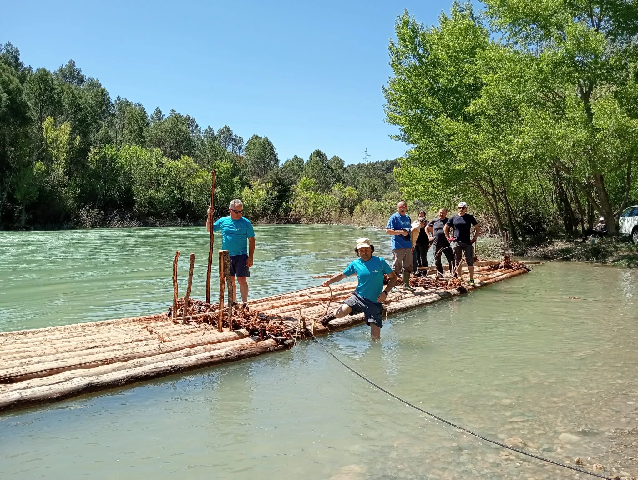 Construcción de las nabatas para el 20 aniversario del descenso del Gállego.