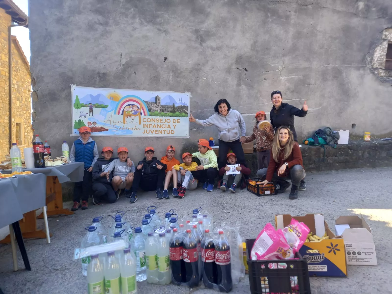 El Consejo de la infancia y juventud del ayuntamiento ha llevado el avituallamiento a algunos puntos del recorrido