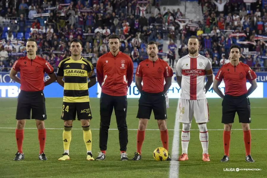 Colegiados y capitanes de Huesca y Zaragoza en el derbi aragonés.