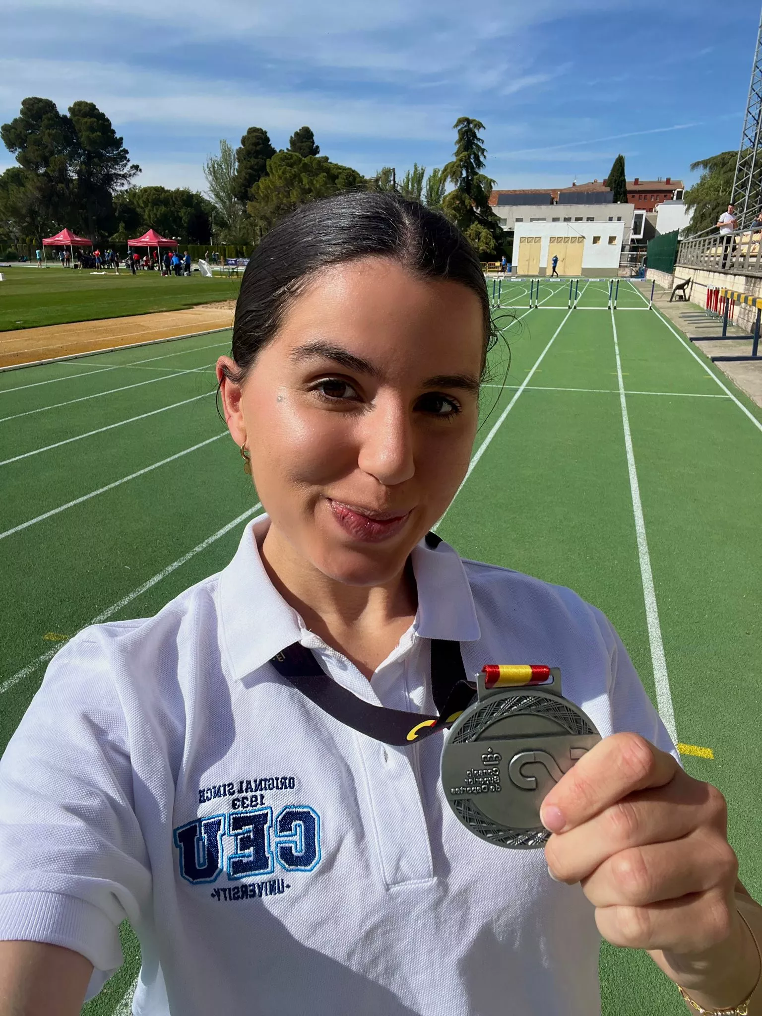 Eva Rico, con la medalla de plata.