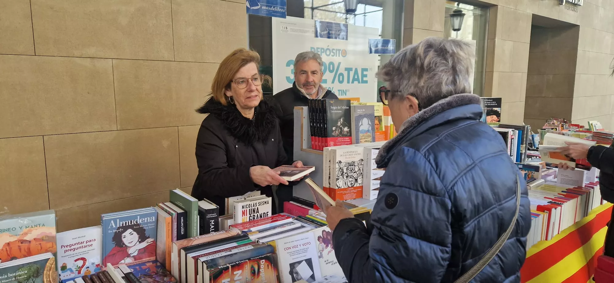 Celebración del Día del Libro en los Porches de Galicia de Huesca. Foto: Myriam Martínez