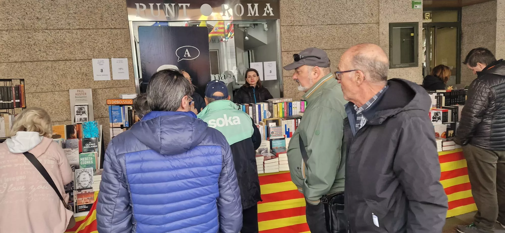 Celebración del Día del Libro en los Porches de Galicia de Huesca. Foto: Myriam Martínez