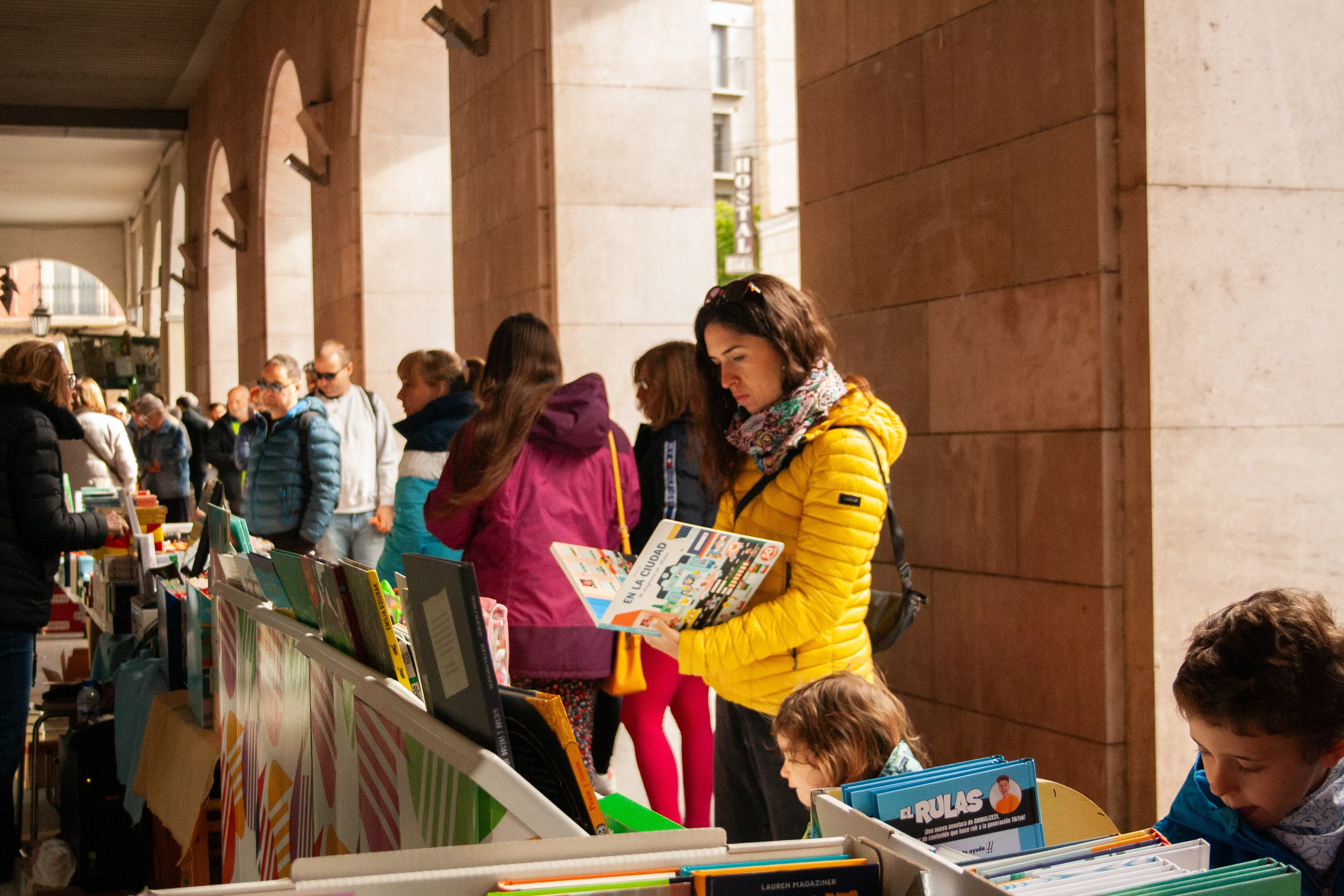 Celebración del Día del Libro en los Porches de Galicia de Huesca. Foto: Meli Armoa